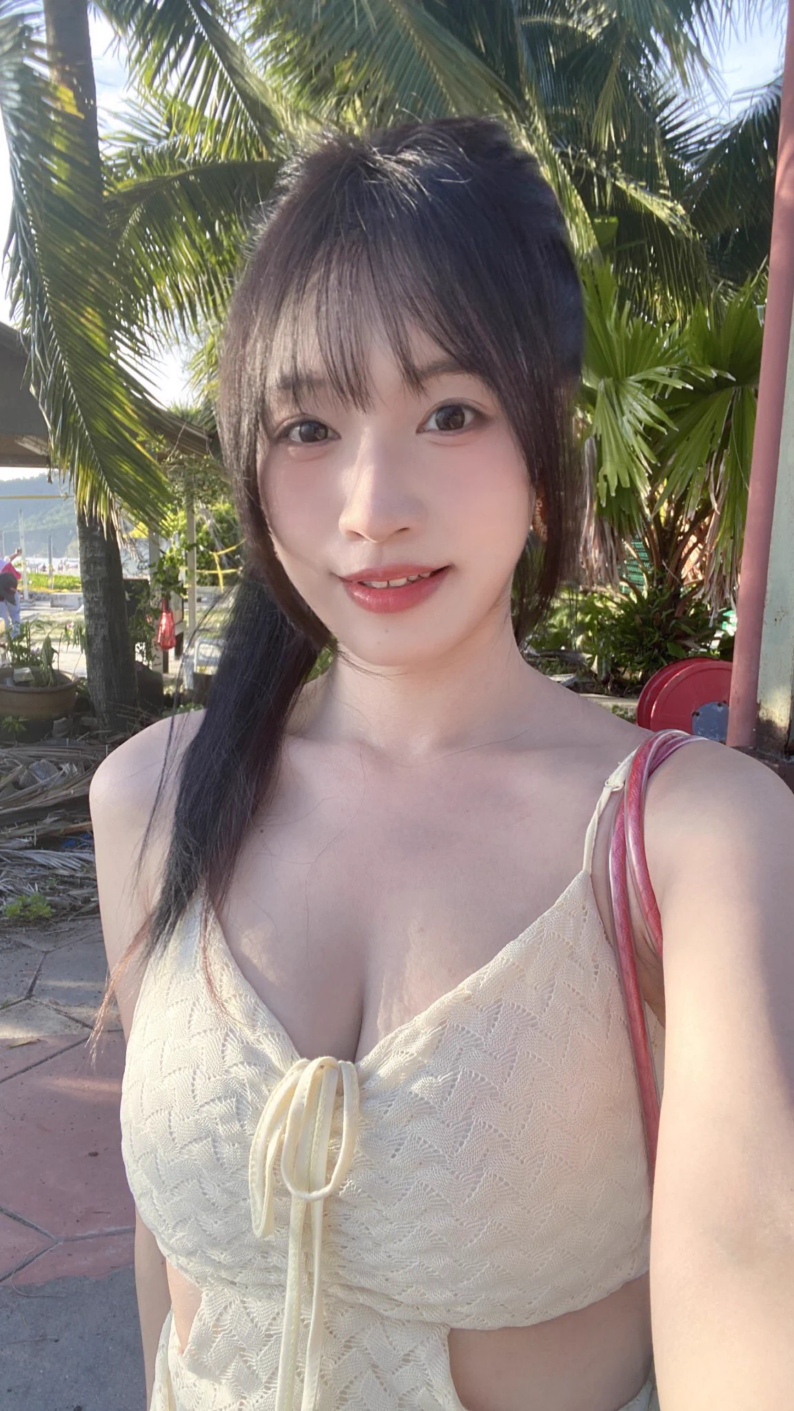你畅：难得玩蛇 拍张照骗评论:传下去 苏畅要开始拍人兽系列 https://t.co/n3jyMUXSZL