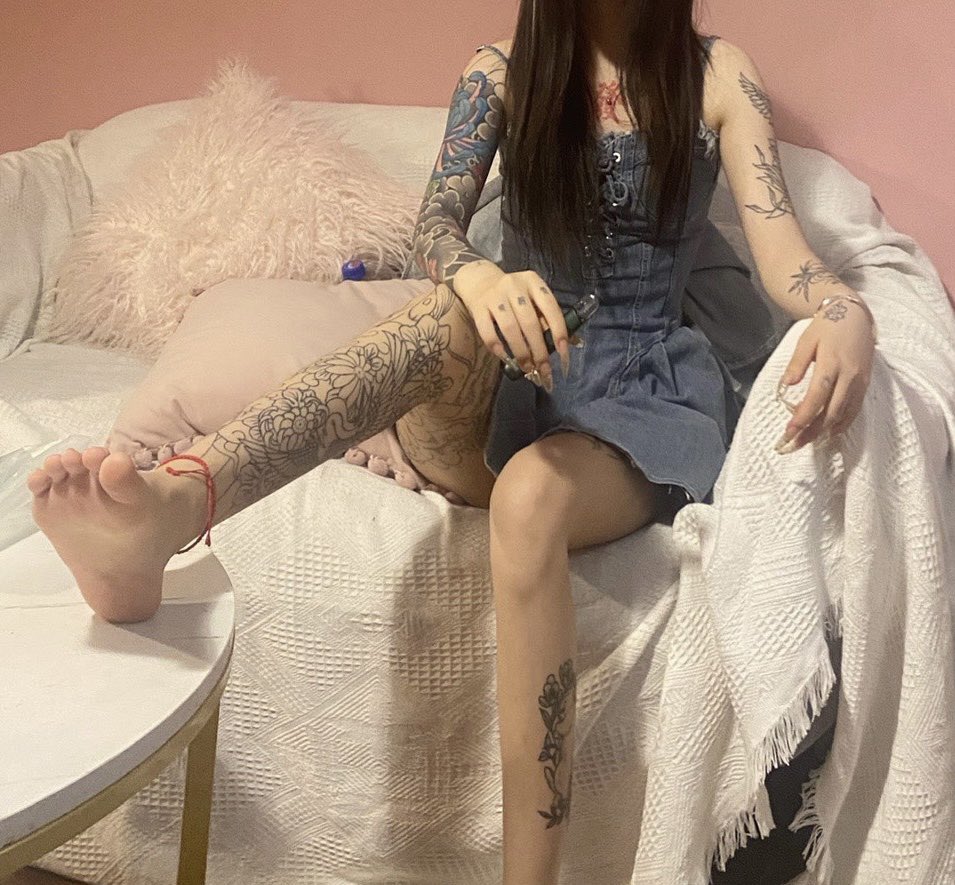 精神亲妈一漏脚底就能让傻逼无脑倒贴，吸脚上贡，太高贵了啊啊。

#精神小妹 #早泄 #atm奴 #女性崇拜 #无脑上供 #自毁 #绿帽 #脚奴 #足控 #素人开发 #冤种 #贱狗 #辱骂 #盯射 #舔狗 #反差 #榨精 #洗脑 #奴下奴 #白给 https://t.co/RN1NE7UZCI