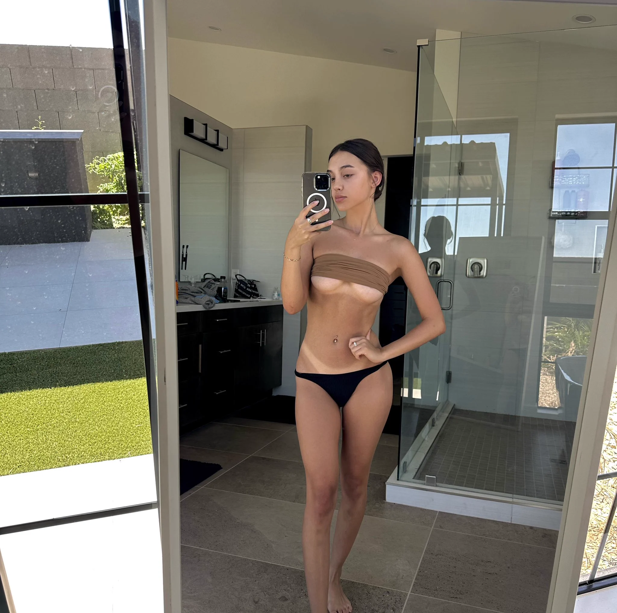 who’s into tan lines ? https://t.co/SBTJCRlMKQ