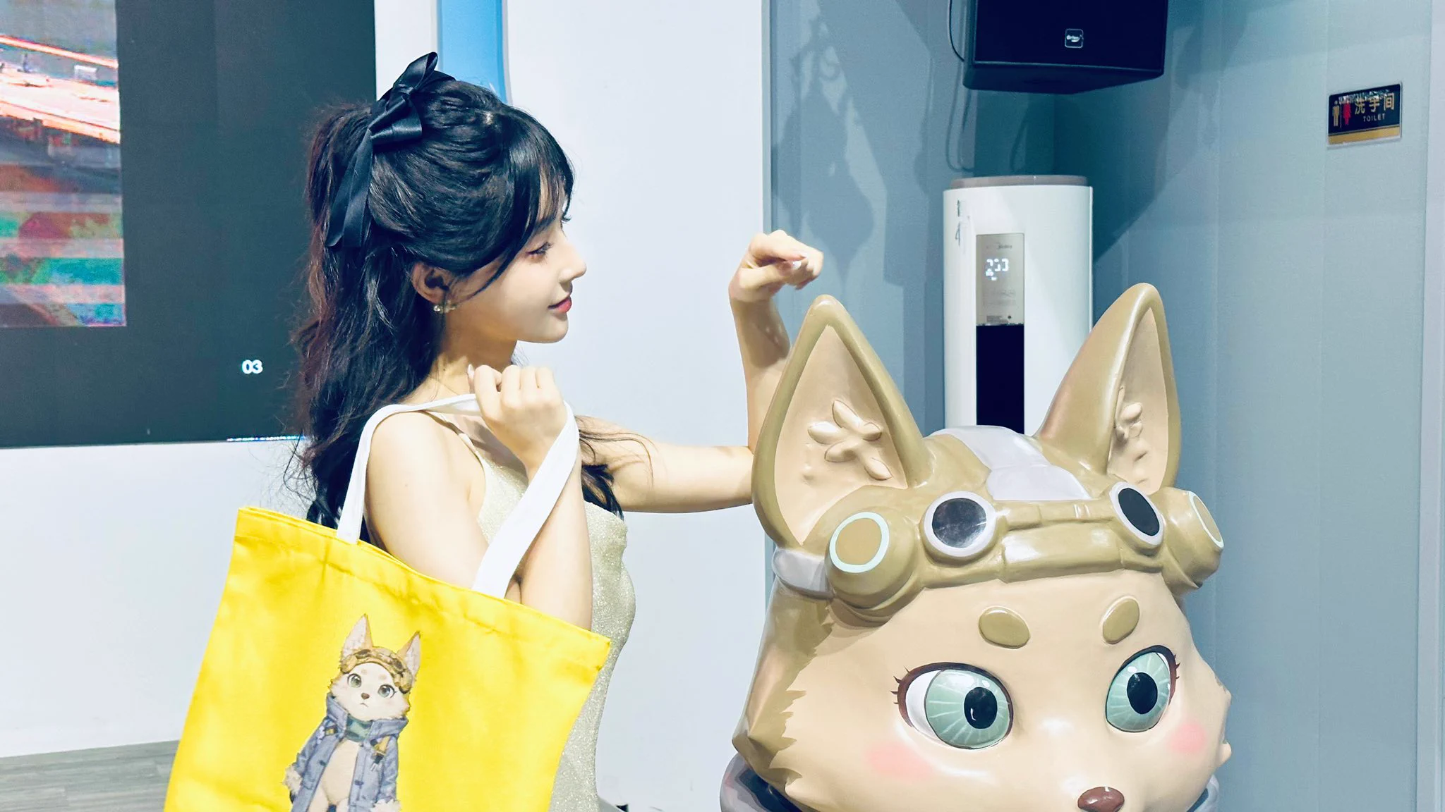 今天在这里 遇见了可爱的福娃和他的创造家🥂 https://t.co/THZbb1BAwl