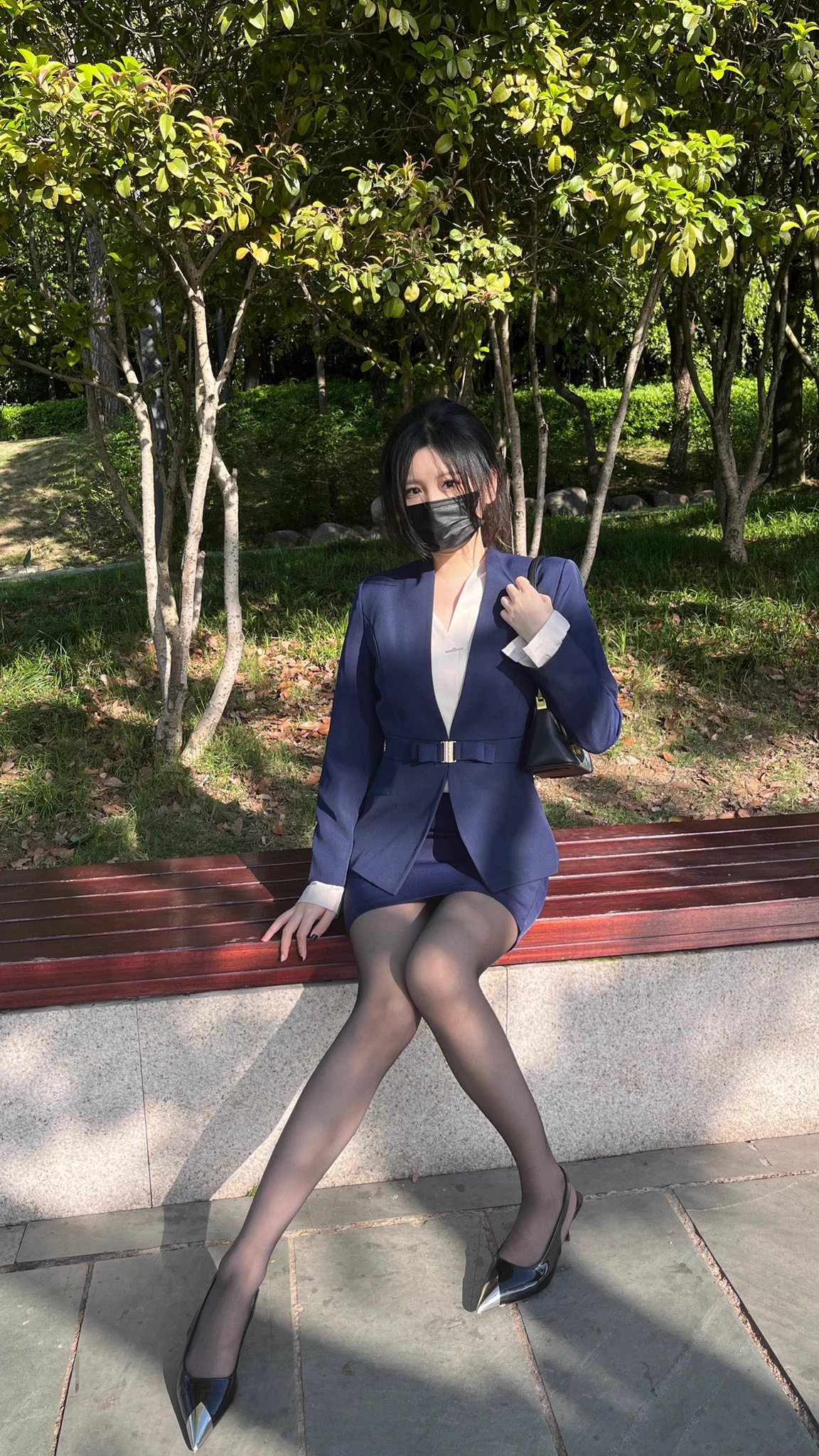 可以帮我捏捏脚嘛，把脚放你脸上休息会也行 https://t.co/6Z2dTFNIiv