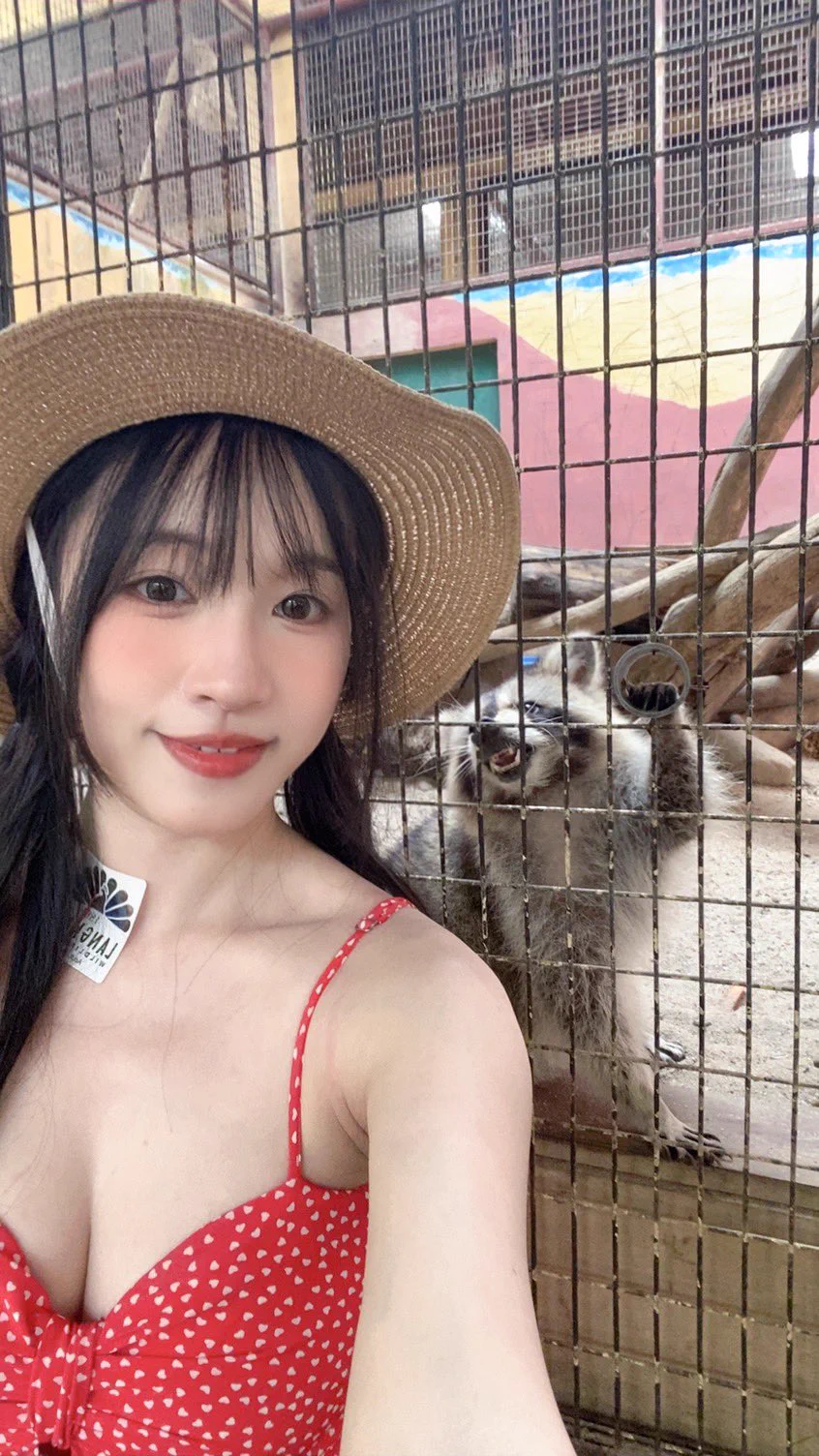 好玩是好玩 就是现在四肢已经跟奶子不在同一个色调上  

现在拍摄出来是大家会问为什么后期老师只给我奶子特效增白的程度 https://t.co/4Esx2ICi3K