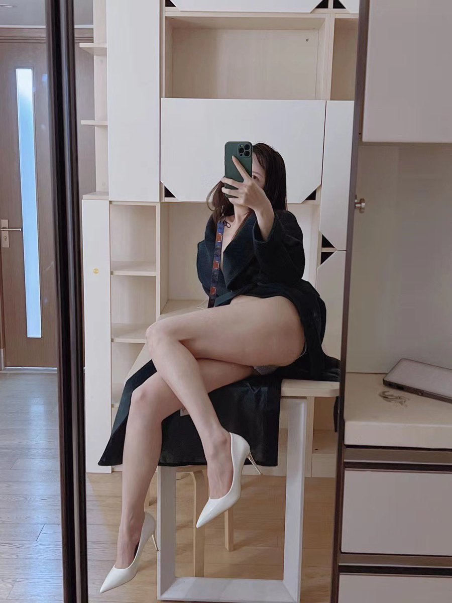 翻到长发时的自拍 https://t.co/rYDVhEo3DU