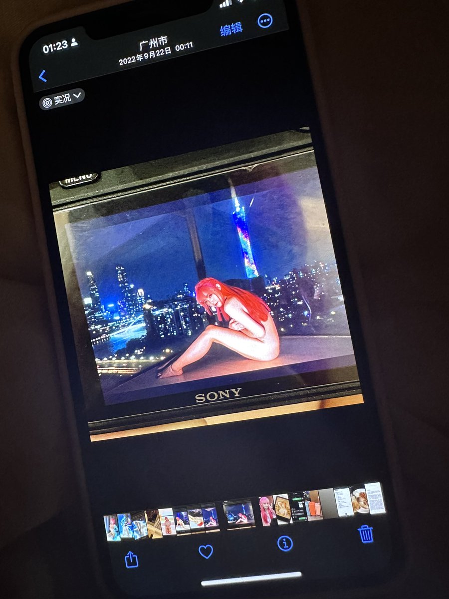 救… 翻相册想起出国前拍的这套图完全被我忘记在了文件夹里… https://t.co/hbEVYq6Mwm