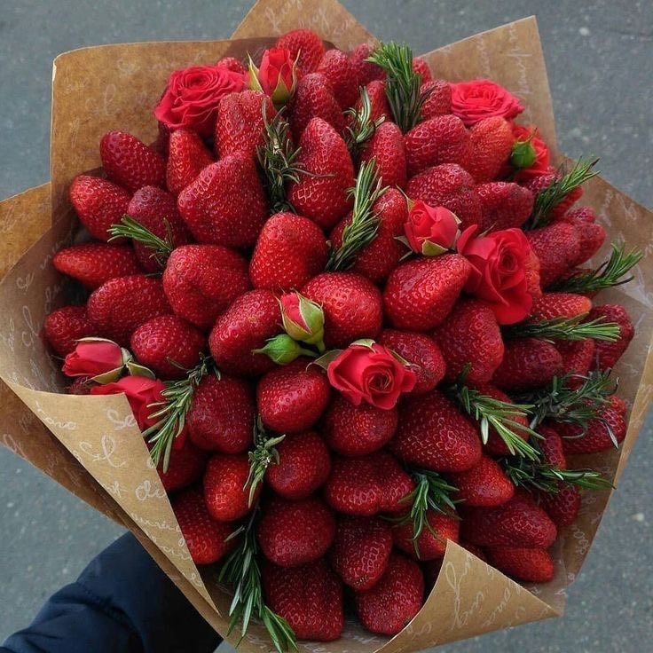 strawberry bouquet https://t.co/URhWP7mtUK