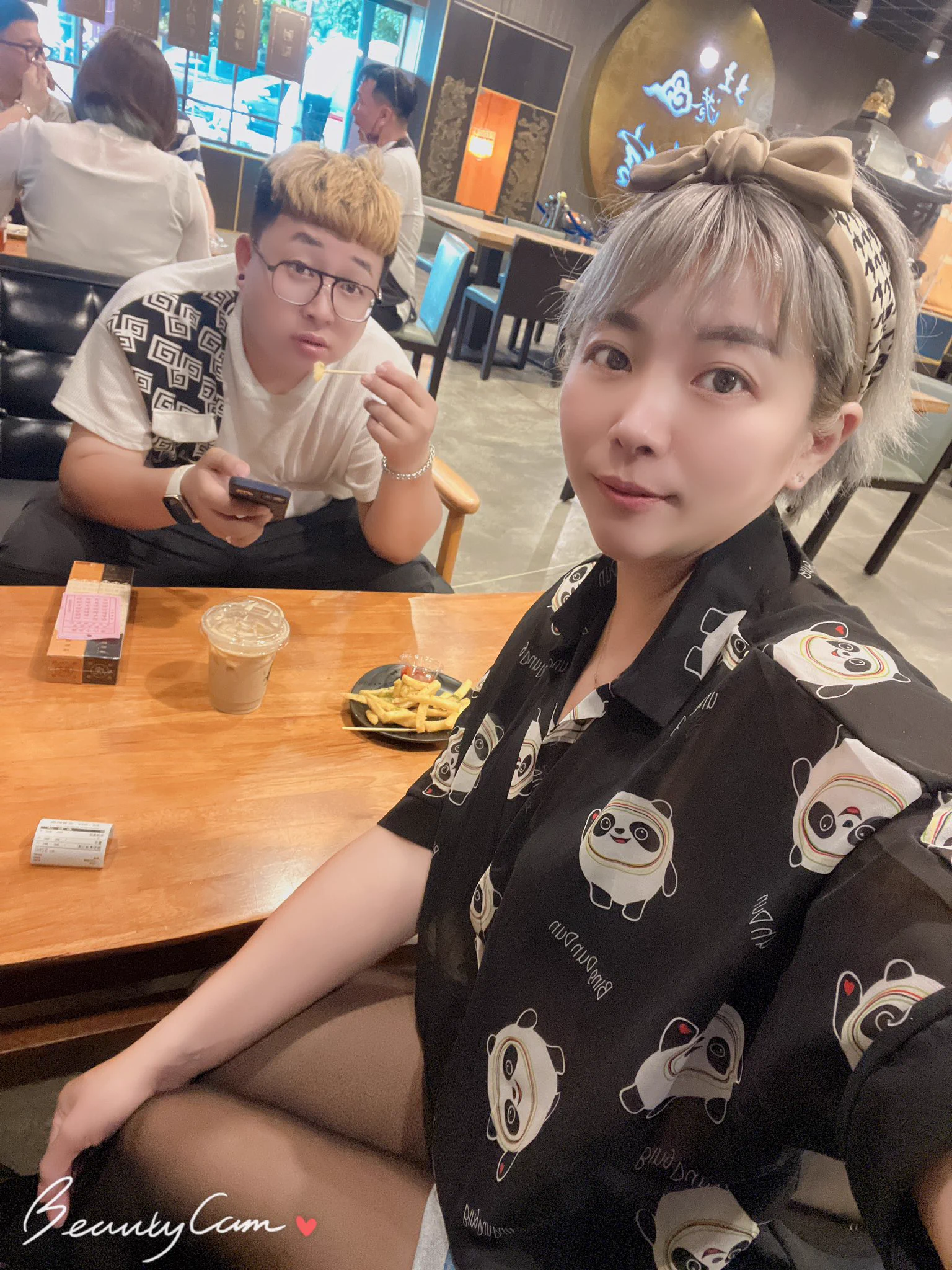 這次想說難得擺攤來北港就來拜一下財神爺爺，於是一下班就趕快來朝聖，也求財神爺爺讓我們求一個財寶箱回家，過程一切都超順利圓滿，拜完我的直覺告訴我去買張刮刮樂，我一向買彩卷中獎運偏低，但這次直接選一張，哦也買200中800元呢！開心😃果然有拜有保佑，希望財神爺爺能幫我們多賺點錢。 https://t.co/IW1gZDykJc
