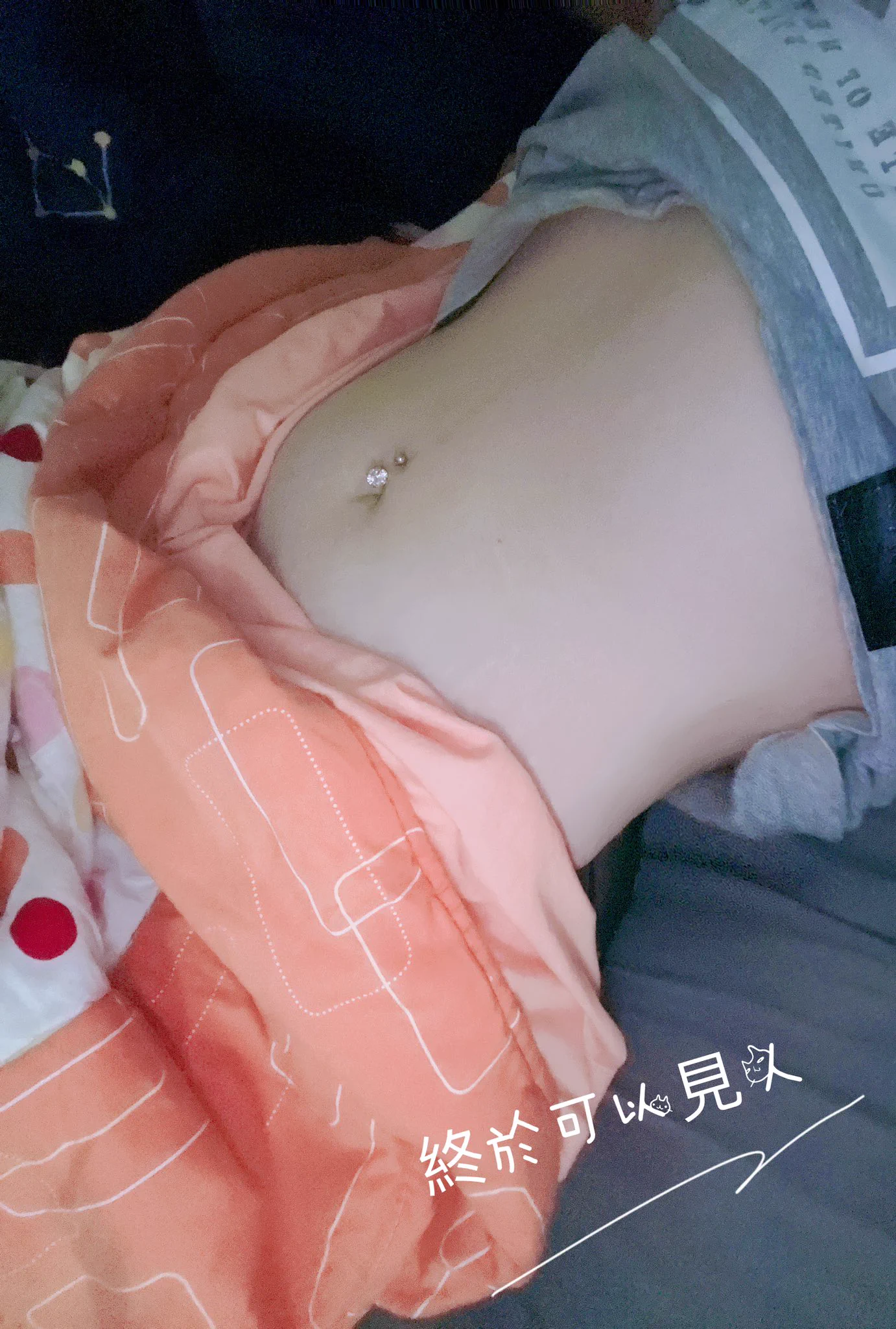 夏天到了今天去找了一個美女老闆娘是施打，第一次打手打肚臍環沒那麼痛又快速，（可能她真的太漂亮忘了疼痛😆），開心終於又能見人了，一直對我的肚臍不是很滿意，因為曾經動過手術，手術都是從肚臍所以有一點疤，終於可以遮住了。 https://t.co/FmCSsDG2Ga