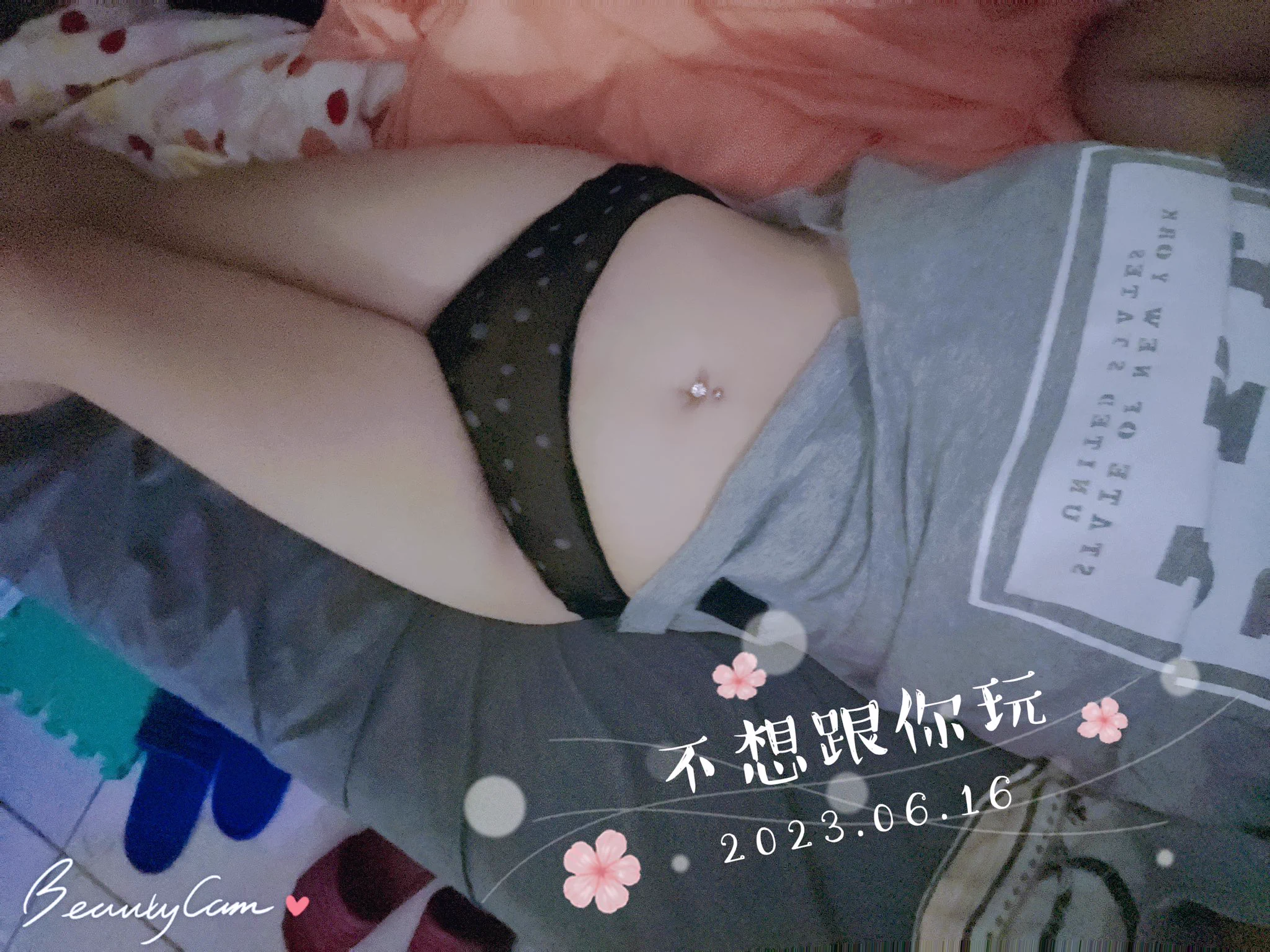 夏天到了今天去找了一個美女老闆娘是施打，第一次打手打肚臍環沒那麼痛又快速，（可能她真的太漂亮忘了疼痛😆），開心終於又能見人了，一直對我的肚臍不是很滿意，因為曾經動過手術，手術都是從肚臍所以有一點疤，終於可以遮住了。 https://t.co/FmCSsDG2Ga