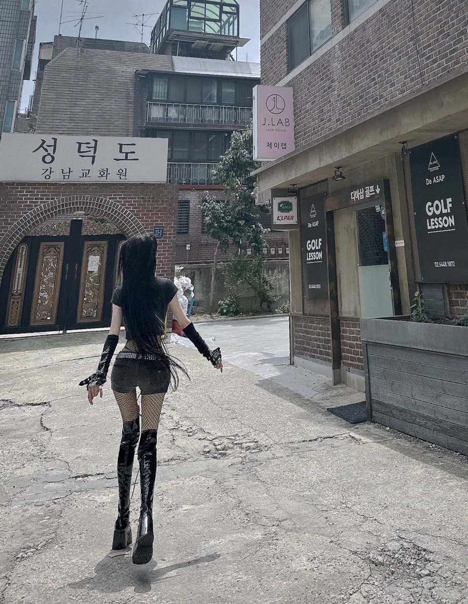 ヒール込み183cm  地毛1mキツネ顔 https://t.co/gEDtoIn0Lz