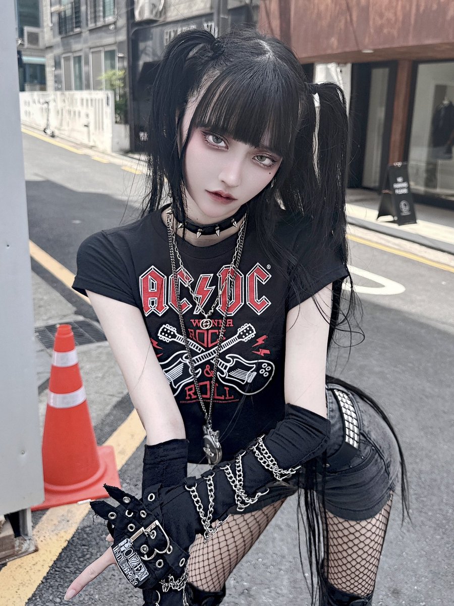 ヒール込み183cm  地毛1mキツネ顔 https://t.co/gEDtoIn0Lz