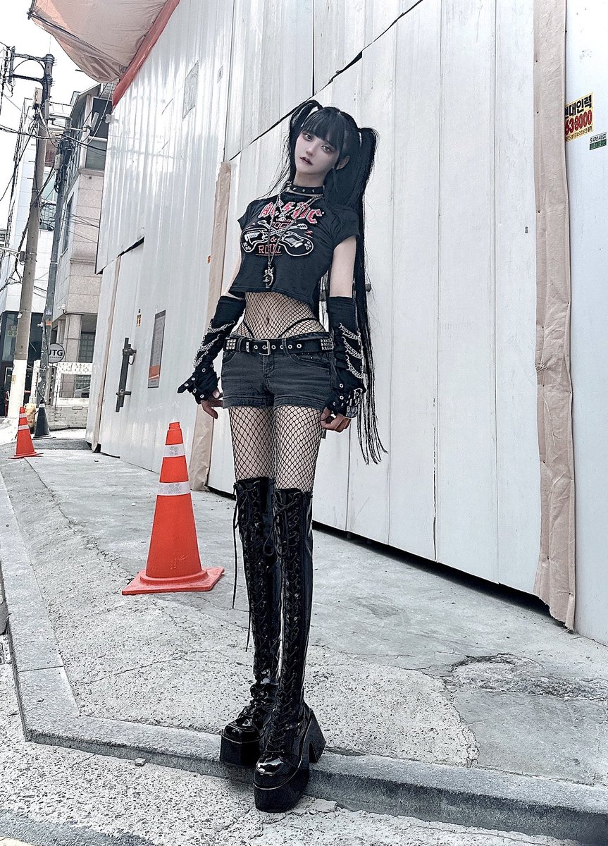 ヒール込み183cm  地毛1mキツネ顔 https://t.co/gEDtoIn0Lz