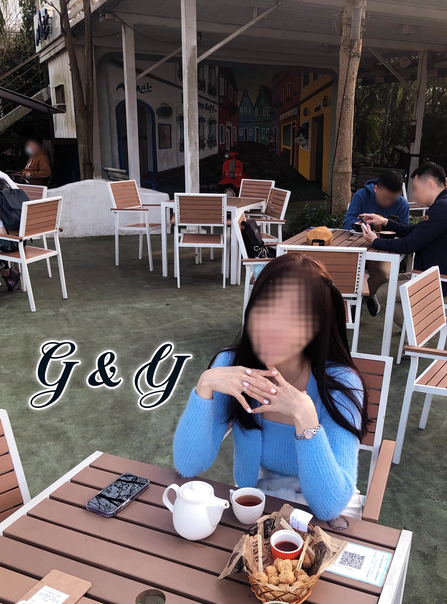 「聯誼圈的偽裝怪客🥸」推特上千奇百怪的人都有以下列舉出大家常遇到的3種偽裝怪客🤣⚠️男生「偽裝單女」會向夫妻情侶提問聊天的對象是男還是女，就要留意了哦！⚠️已婚「偽裝單男」會以老婆不能聯誼等等理由，想以單男身分參加聯誼，但在聯誼圈裡單男是指「單身」的男性哦！⚠️單男「偽裝夫妻」會以另一半臨時有事或其他藉口，想自己先來試試看，其實本身是單男，並非一對哦！PS. 辨別偽裝怪客的「快速秘笈」，就讓我們見面喝咖啡聊❤️#氣質淫妻的聯誼心得筆記📝#夫妻情侶聯誼 #同房交換#單男報名請附生活照和自介哦
