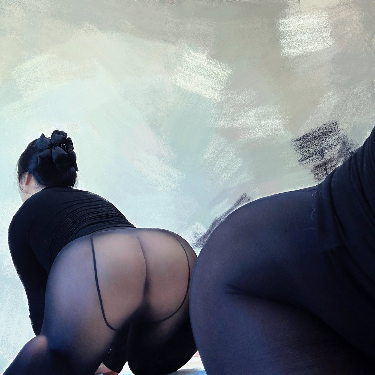 她的屁股又大又圆，像熟透的蜜桃，走路一扭一扭，简直要人命。 https://t.co/TR9vHIc6R5