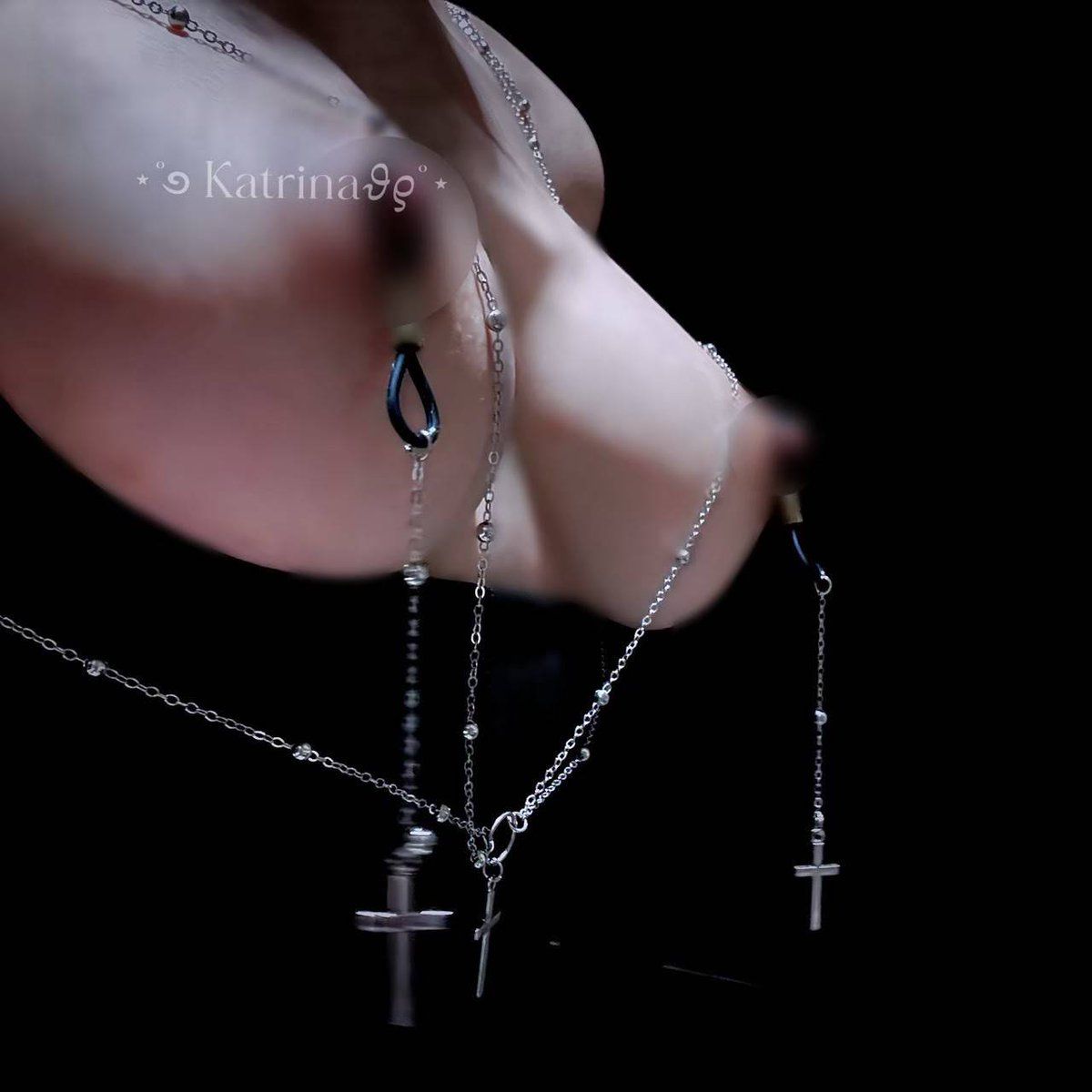 小惡魔你別再亂去淫別人了！
看我用十字架怎麼收拾你
大戰個三百回合吧😈
🖤 https://t.co/n3p6fqpbUj https://t.co/3bHn3H7WOE