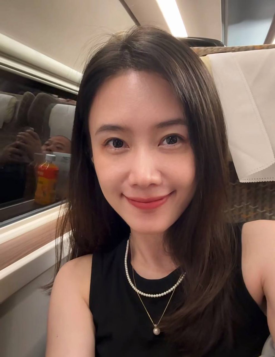 一个单男的绿帽或淫妻癖，是要有一定的实力，一是能征善战，知其所好，撩拨服务好人妻同时也能给对方丈夫视觉享受和心理刺激感，另一项是有经济基础。 https://t.co/VziKeAtQDZ