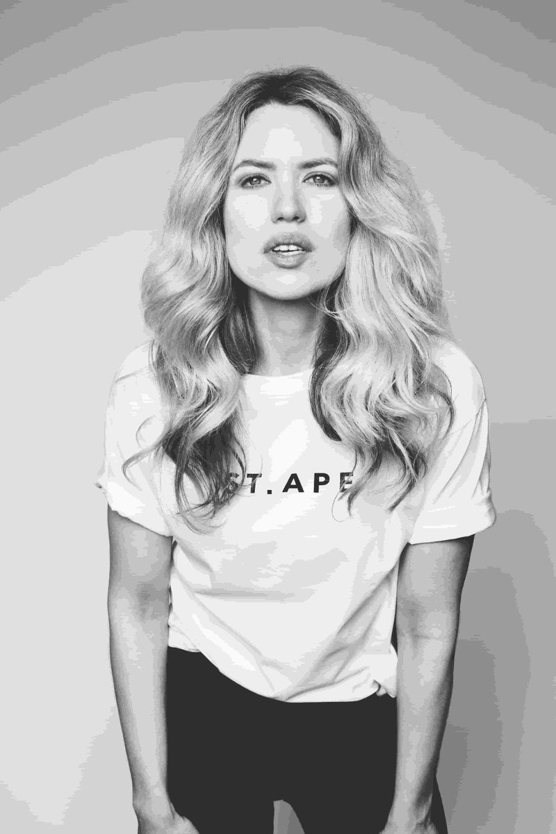 VR gaming is wild now  Just played Half-Life: Alyx and I’m shook. What’s the best VR 🚩game you’ve tried? Gam🌂ing https://t.co/NQWyEJICdG