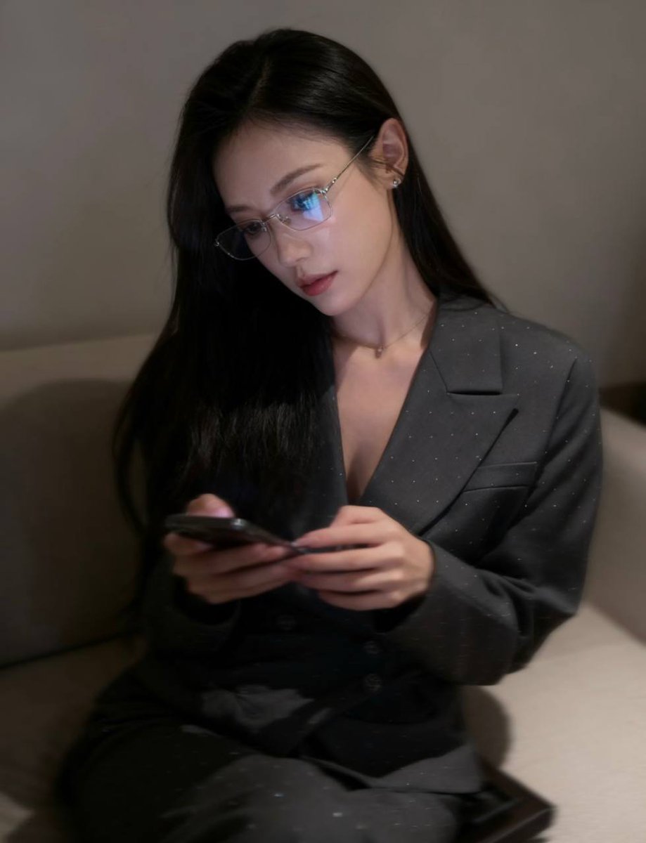 夫妻交友圈子，和绿帽子圈是真的不是同一个圈子，虽然里面的人聊到一个群去，有很多玩法是一样的，但区别也是很大的，起码三个人和四个人就不同。 https://t.co/lOLPI9yVgY