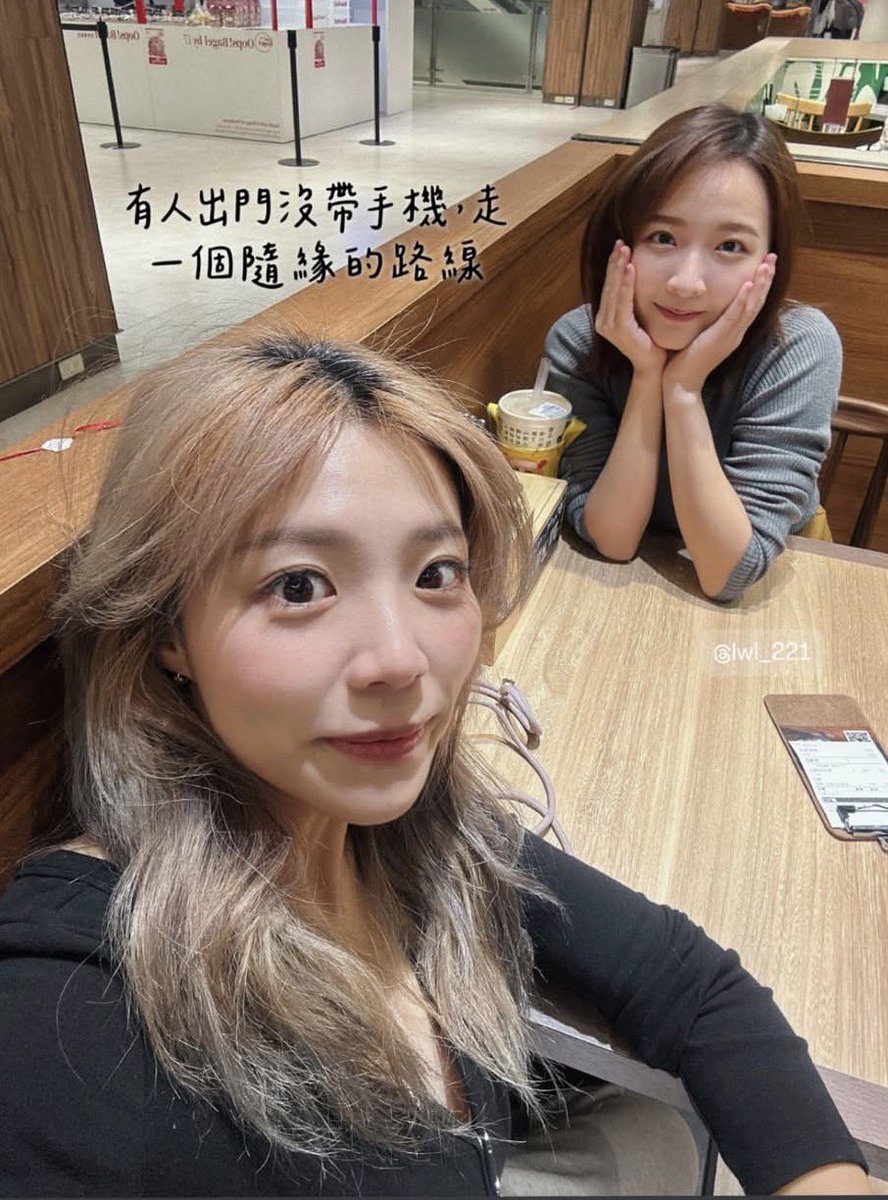 啊嘶 我回到家沒帶到手機實在太ㄎㄧㄤ了還去服務台請人打給老公聯絡阿鹹要在哪裡碰面🤣當了半天沒手機的山頂洞人 https://t.co/EkA7OCp7Z1