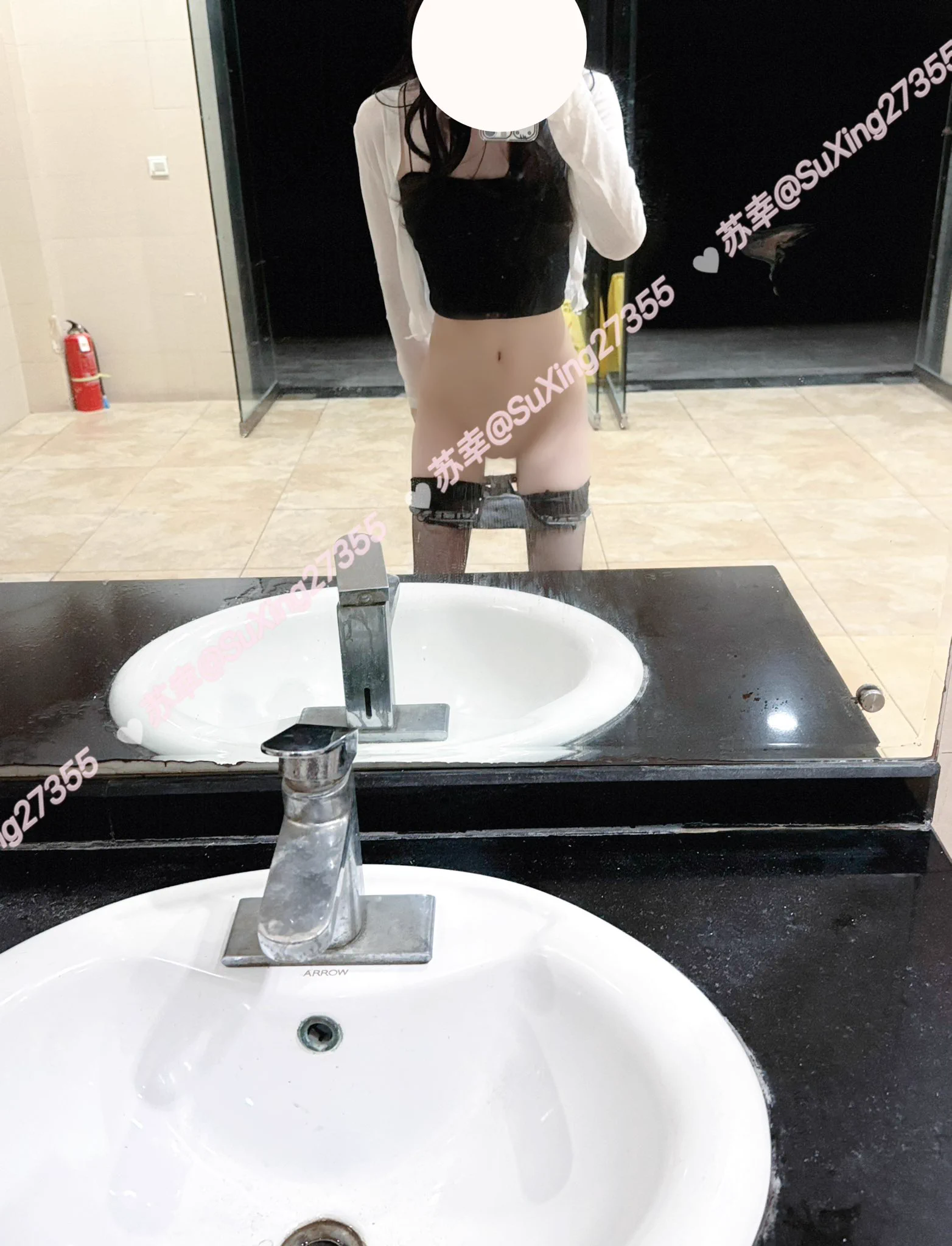 打码or不打码
露出前：这样穿会不会太露了啊…
露出后：穿太多了全脱掉！
保洁阿姨看着我要脱衣服就走了
投稿@luchu888 
#露出 #露出勾引 #露出任务 https://t.co/dWiUlInc8N