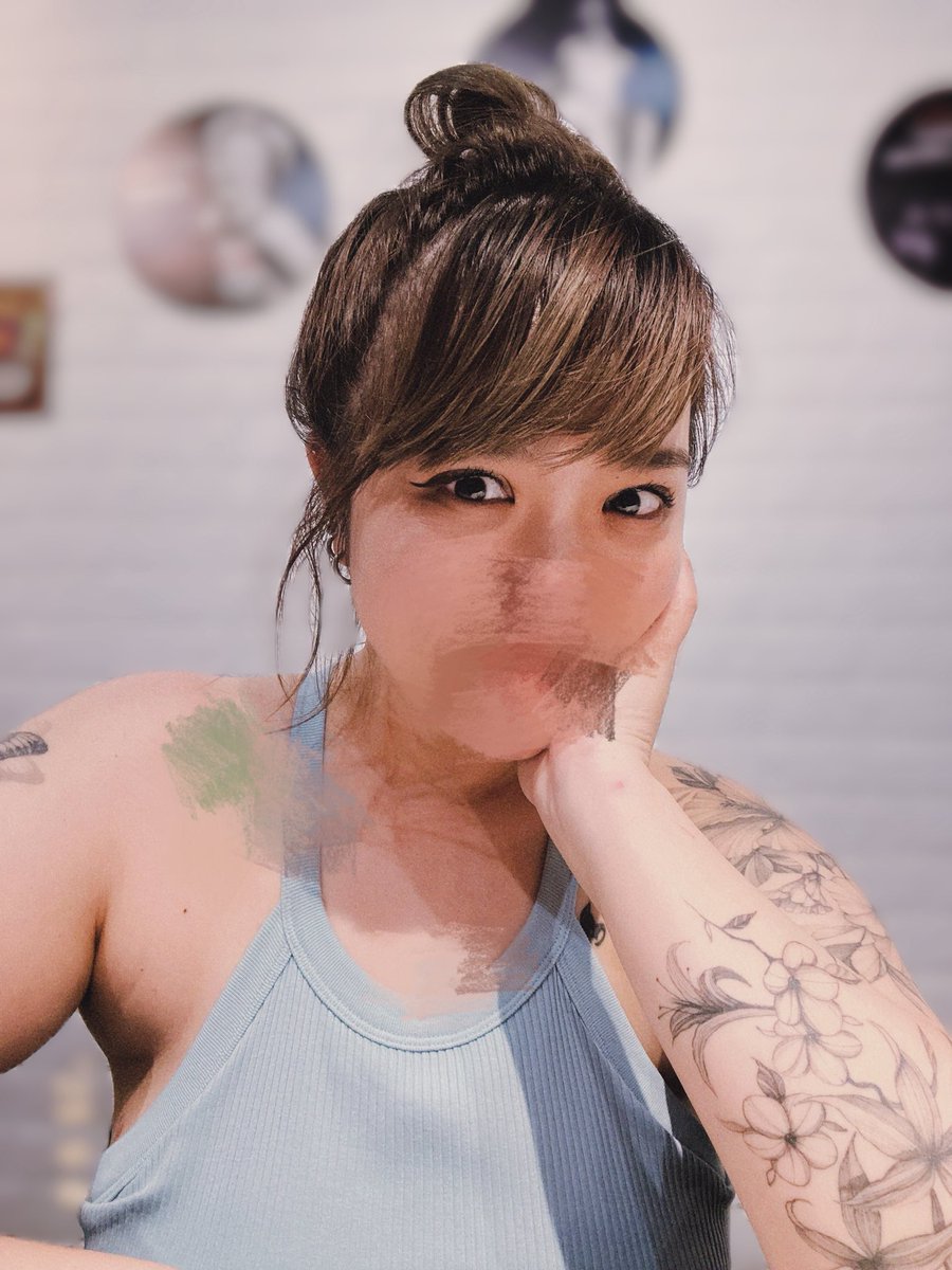 今天朋友帶我去鹿港拜月老
她們替我一起感到期待
曬太陽流汗一整天回到家
還是覺得自己很漂亮😆

各位堡 覺得呢 https://t.co/OQWPBiUkpR