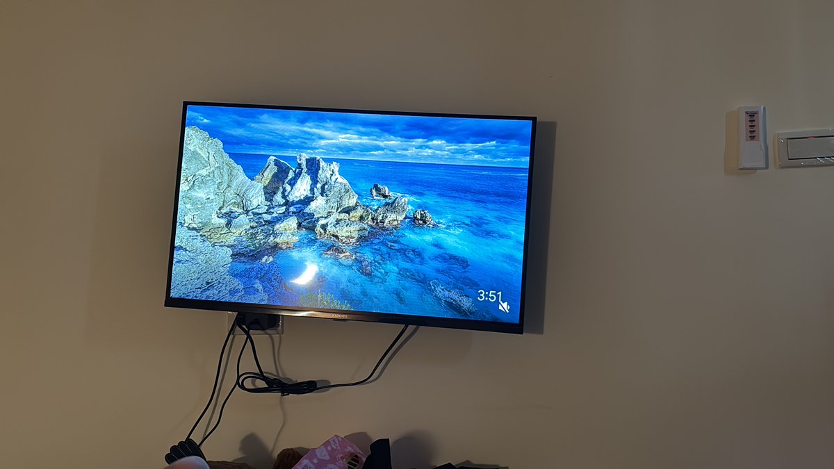 有沒有人會安裝壁掛電視
房東給我直接裝在插座上
只要有東西要插那個電視就會變的一高一低
看了好躁==
這還有救嗎？
因為牆上的底座已經安好了
這樣還能調整電視的高度嗎 https://t.co/hS6w6XXqyd