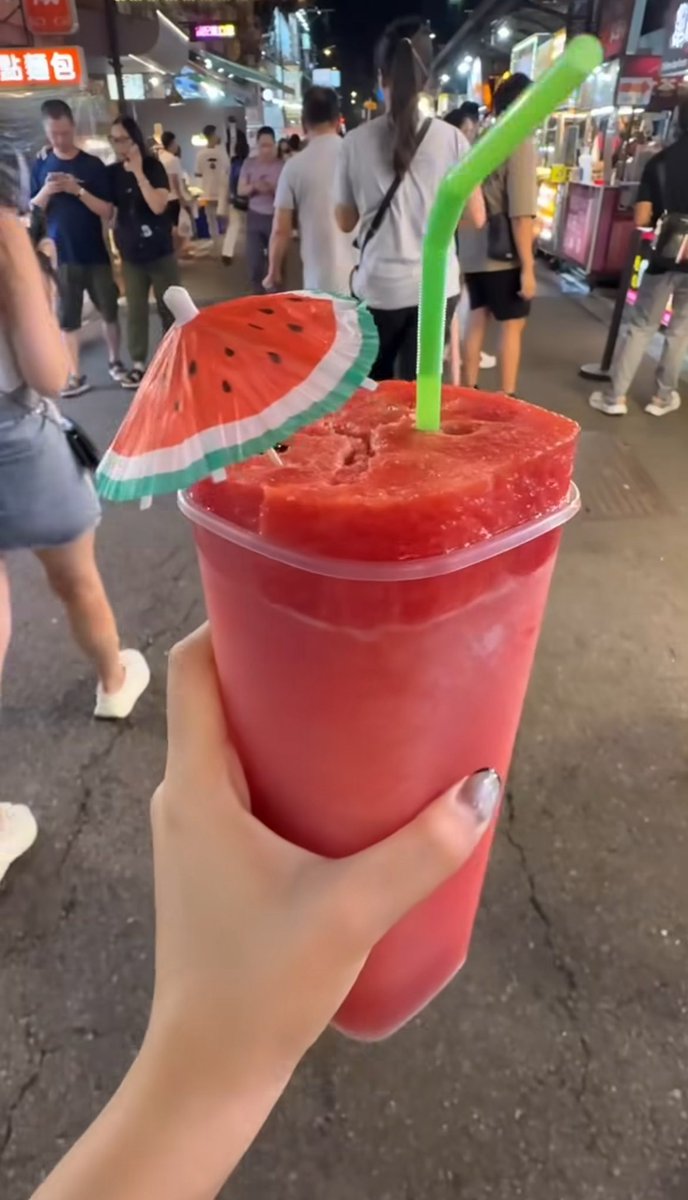 走在路上差點撞到路人
慵懶又沒防備的自己 是不是挺可愛的😂 https://t.co/TWcycszE9o