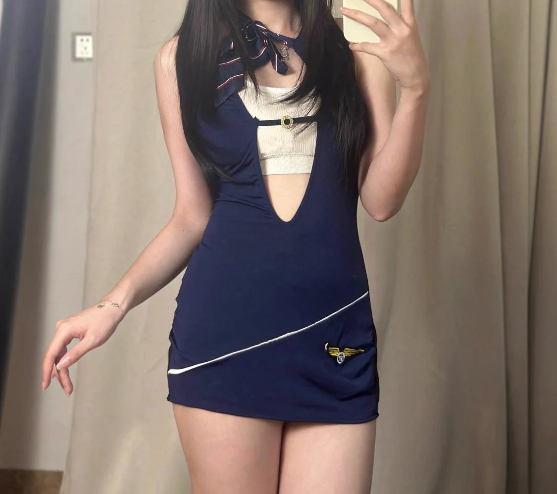 要是这样穿去上班，应该很多人愿意坐飞机吧哈哈哈哈🤭 https://t.co/jVNlBgQW6I