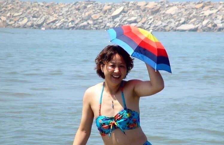 韵美魅力快乐笑颜休闲的泳装阿姨 https://t.co/QSTAu89ZQ2