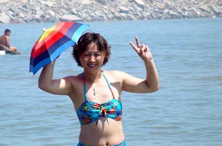 韵美魅力快乐笑颜休闲的泳装阿姨 https://t.co/QSTAu89ZQ2