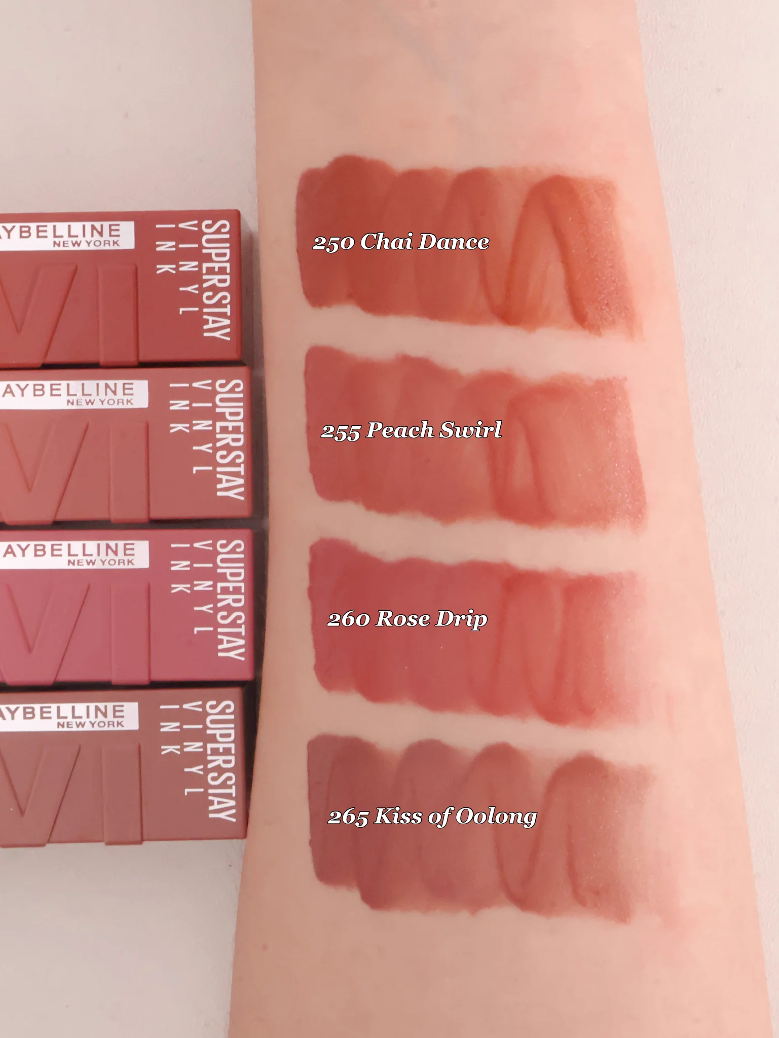 ลิปชานม ไวรัลพส.จีน เข้าไทยแล้วว ล่าสุด Maybelline ออกสีใหม่ รุ่น Super Stay Vinyl Ink  BOBA Collection  น้องมาทั้งหมด 4 สี มีกลิ่นมิลค์ทีหอมอ่อนๆ เนื้อ shine ฉ่ำวาว แต่ติดทนนานมากกก ไม่ตกร่อง ขึ้นชื่อว่าทาวันนี้หลุดพรุ่งนี้ไม่ล้อเล่นแนะนำเขย่าก่อนทา ห้ามเม้ม ต้องรอน้องเขาเซ็ตตัวก่อนเท่านั้น พสจีนพาฮิตกันไม่ไหว ทำถึง สวยปวดหัวอะ