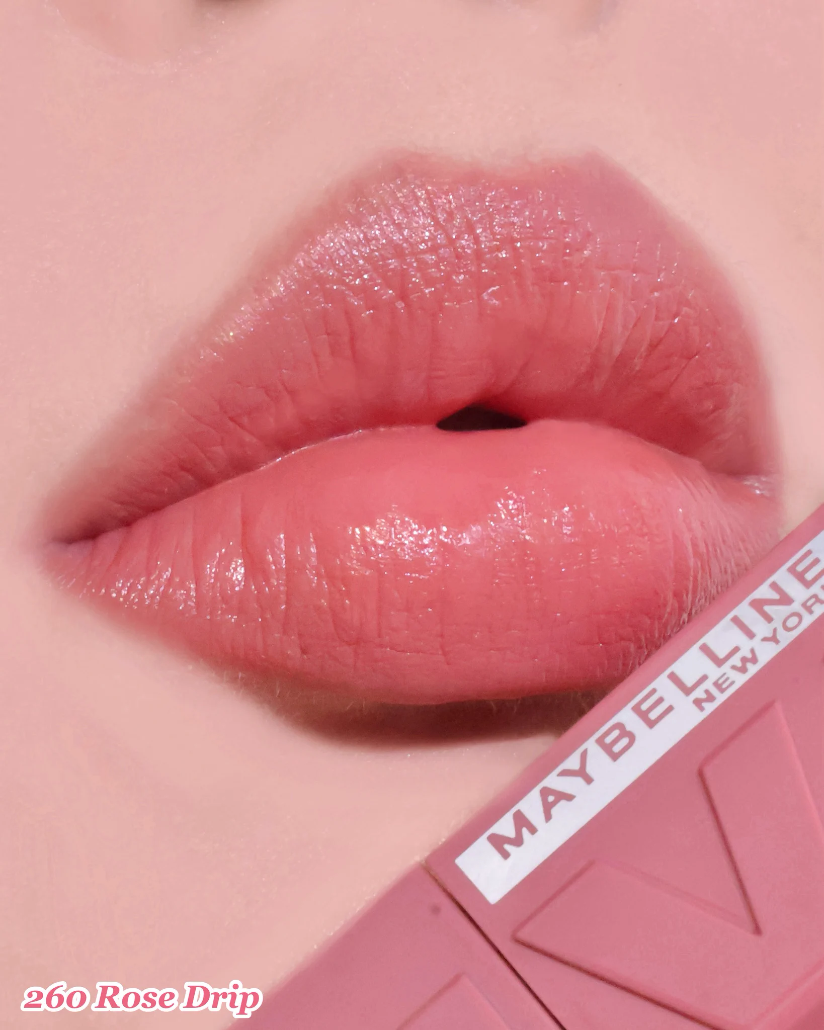 ลิปชานม ไวรัลพส.จีน เข้าไทยแล้วว ล่าสุด Maybelline ออกสีใหม่ รุ่น Super Stay Vinyl Ink  BOBA Collection  น้องมาทั้งหมด 4 สี มีกลิ่นมิลค์ทีหอมอ่อนๆ เนื้อ shine ฉ่ำวาว แต่ติดทนนานมากกก ไม่ตกร่อง ขึ้นชื่อว่าทาวันนี้หลุดพรุ่งนี้ไม่ล้อเล่นแนะนำเขย่าก่อนทา ห้ามเม้ม ต้องรอน้องเขาเซ็ตตัวก่อนเท่านั้น พสจีนพาฮิตกันไม่ไหว ทำถึง สวยปวดหัวอะ