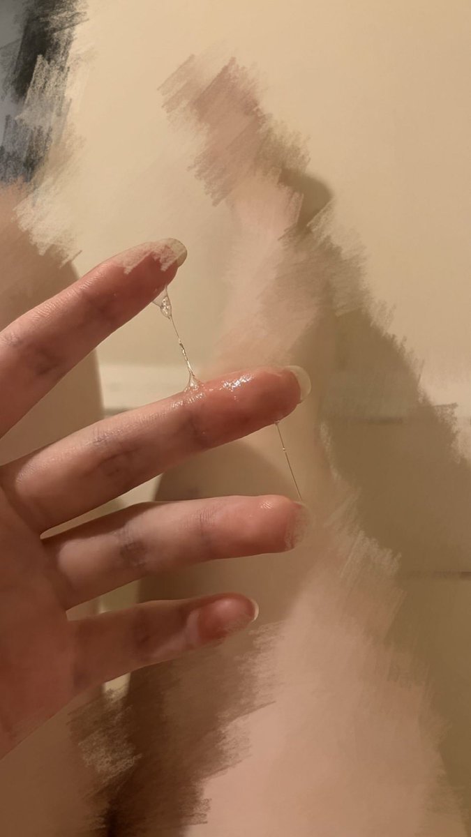 【Roxy绿帽小课堂】
被绿帽王八把自己的小穴掰开给全世界的男人看……
下面湿成什么样自己看吧……

绿奴妻更容易发展成雌女，想男人，想鸡巴，想羞辱，想被满足，这不是正常的性欲，这种感觉就像母狗发情一样
#绿奴妻
#雌女 https://t.co/hLeqaIhfQw