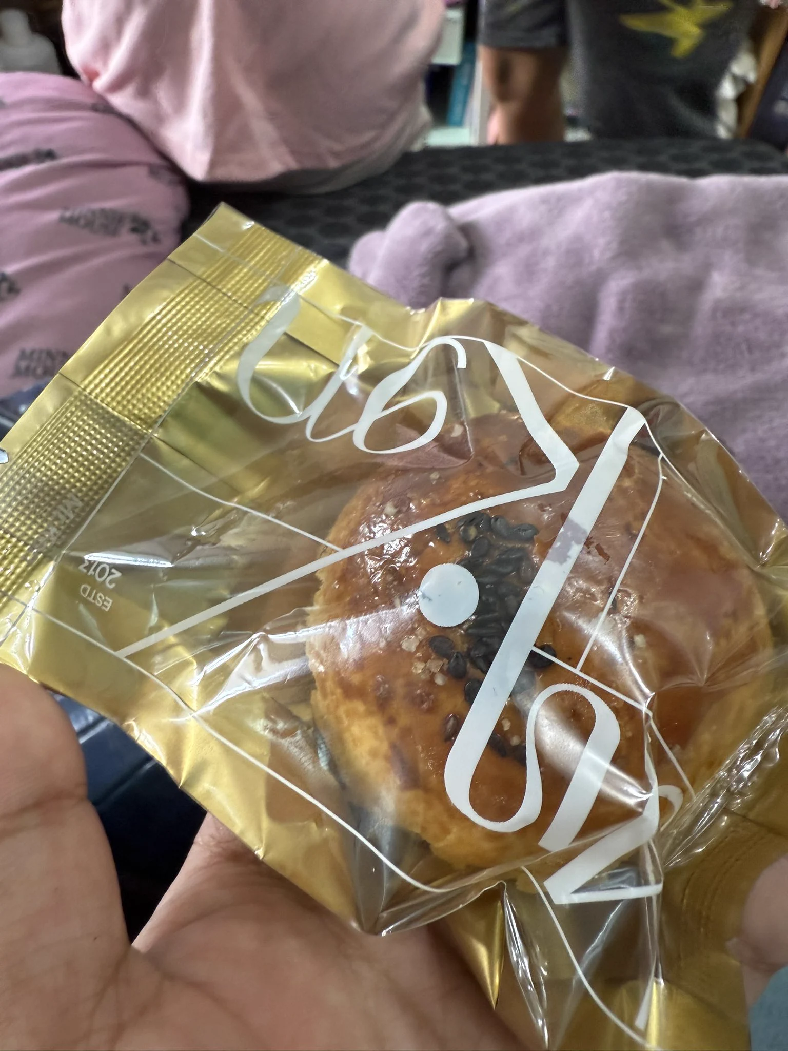 一顆180元的月餅🤣 https://t.co/By80529JOc