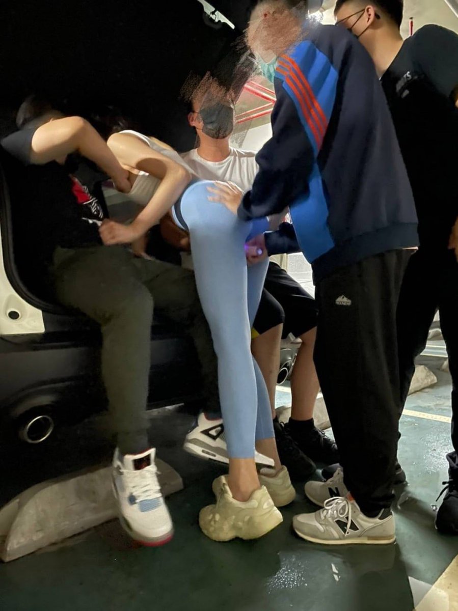 #沒有想過我會有被報團的一天

趁我在剛運動後採購完來突擊..
你們這些王八蛋 有種一個一個來啊！
全部一起上算什麼ಥ_ಥ

當42歲的叔帶上三個大學生
昕的下場只有被玩弄的份..
把我放開 一對一我才不會輸呢😤

後車廂打開才發現連武器都準備了..
以後不敢在頻道裡透露位置出來。 https://t.co/LWzOLb2gY0