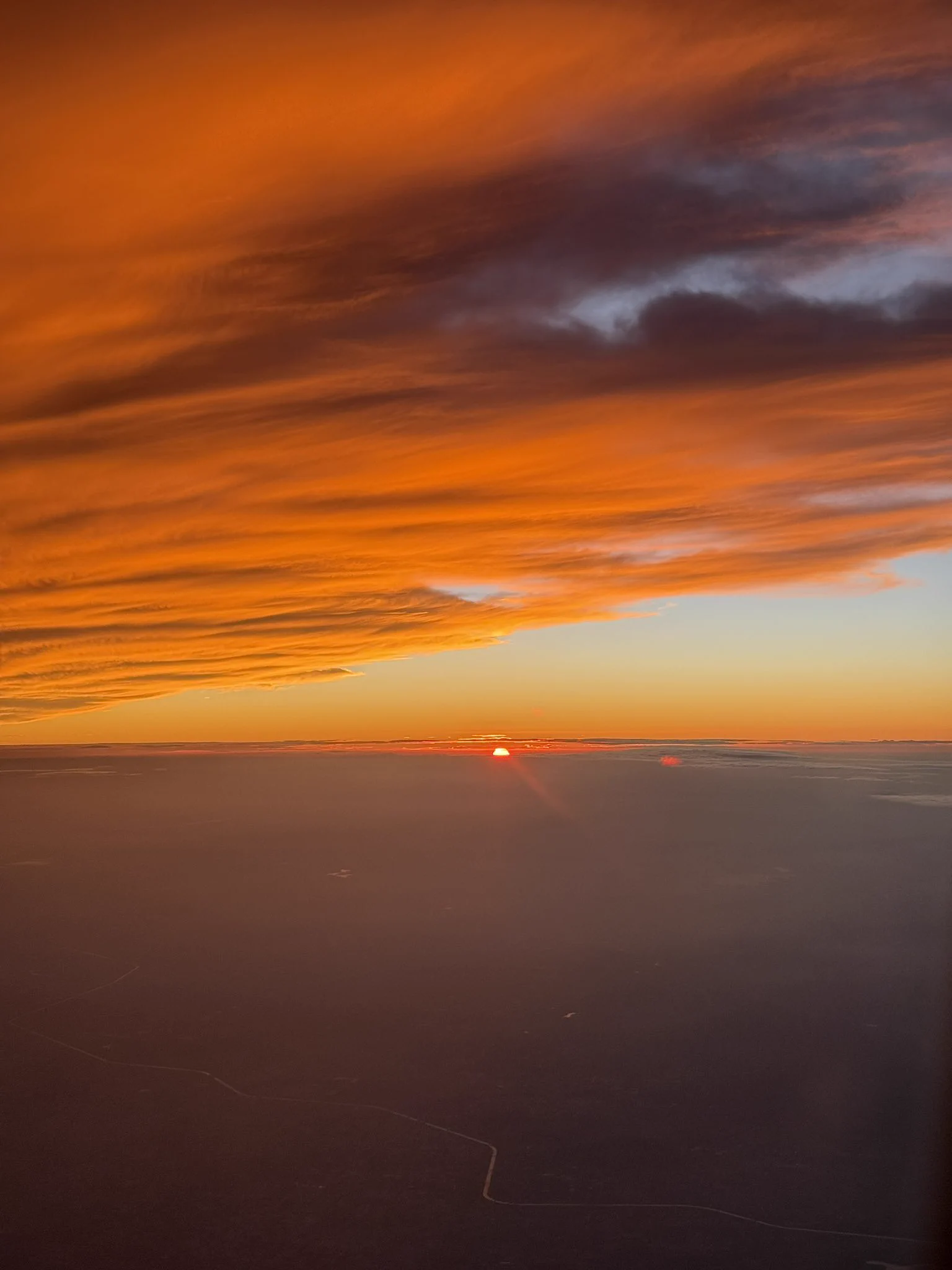 7000米高空的落日余晖 https://t.co/z1qLG38Q8s