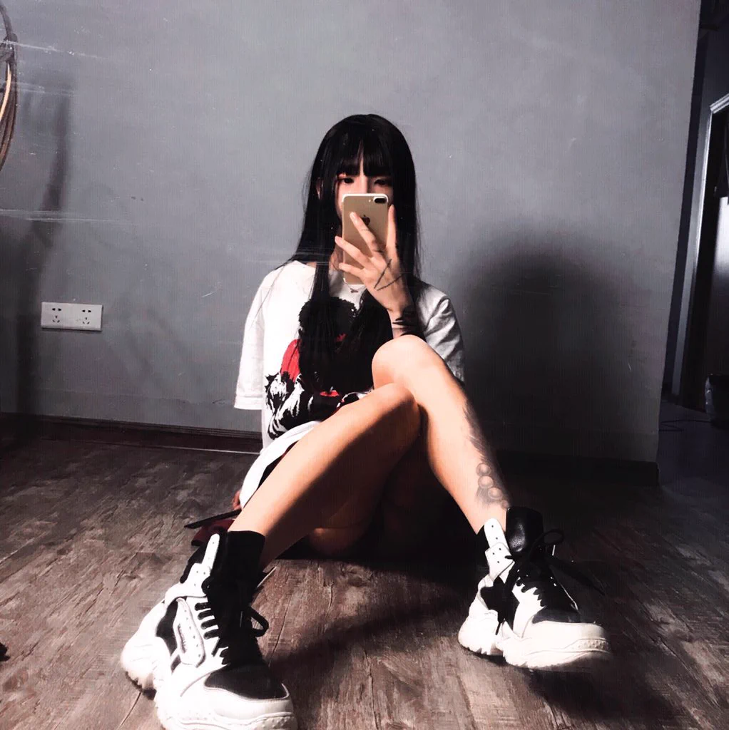 女高ootd https://t.co/flEzL1ECU9