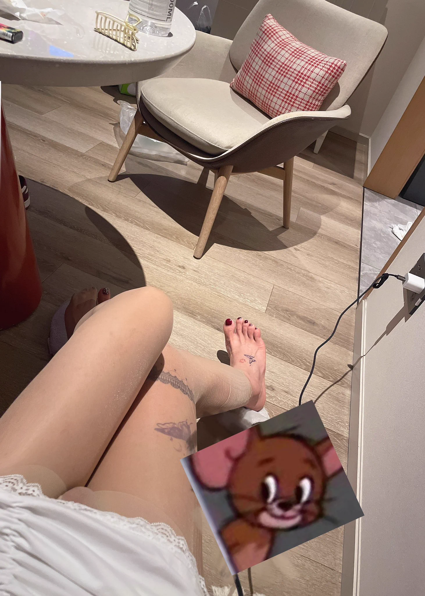 主动吸吮🚪哥的鸡巴，然后丝袜被撕开，鸡巴进入我的骚穴，被干的全身发软，最后对着相机拍照比耶，是喜欢和🚪哥做爱的小“女”孩 #男娘 #伪娘 #反差 #母狗 #cd https://t.co/u0j5UWGaVP