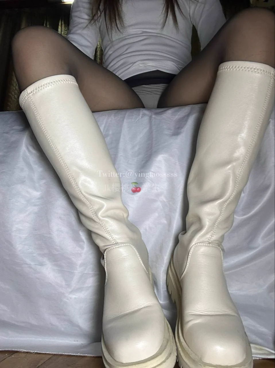 白色长靴👢➕超薄黑丝
(关注➕转发➕评论➕点赞抽一个送部分照片)
@Xiaoxiaofoer 
@Toukayuan
@MitsumeDoji https://t.co/eHH5hJmidO