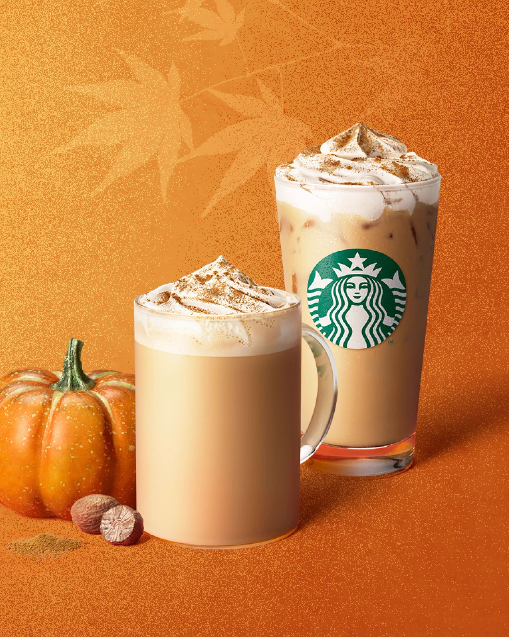 本日(9/29)から、海外でも #PSL の愛称で親しまれる『#パンプキンスパイスラテ』が登場🎃
クリーミーで甘みのあるパンプキンの味わいに、スパイスのアクセントが秋らしい一杯です🍁

アイス🥤or ホット☕​ どちらから楽しみたいですか？
絵文字で教えてください☺ https://t.co/YXKHBbFFMA