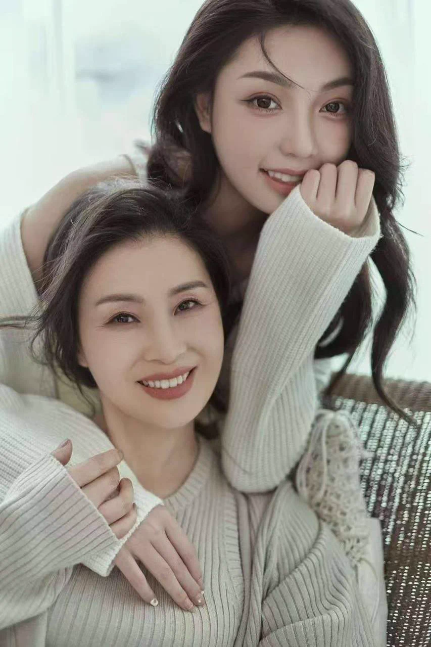 深圳 #母女
妈妈172F女儿168C超级大胸身材好气质佳 皮肤好無 整容無 纹身 谈吐素质
女儿身高168 胸围C 白嫩可爱 纹身不吸烟 身材真实母女 可验证户口本

咨询👇
🐧：2533563126
🛰️：sgh689745
✈️：https://t.co/lO85lsj861
看照门槛🚪100（永久有效）备注zfb口令🧧添➕✈️ https://t.co/YmZiW1YfCw https://t.co/qSkDJE3RaH