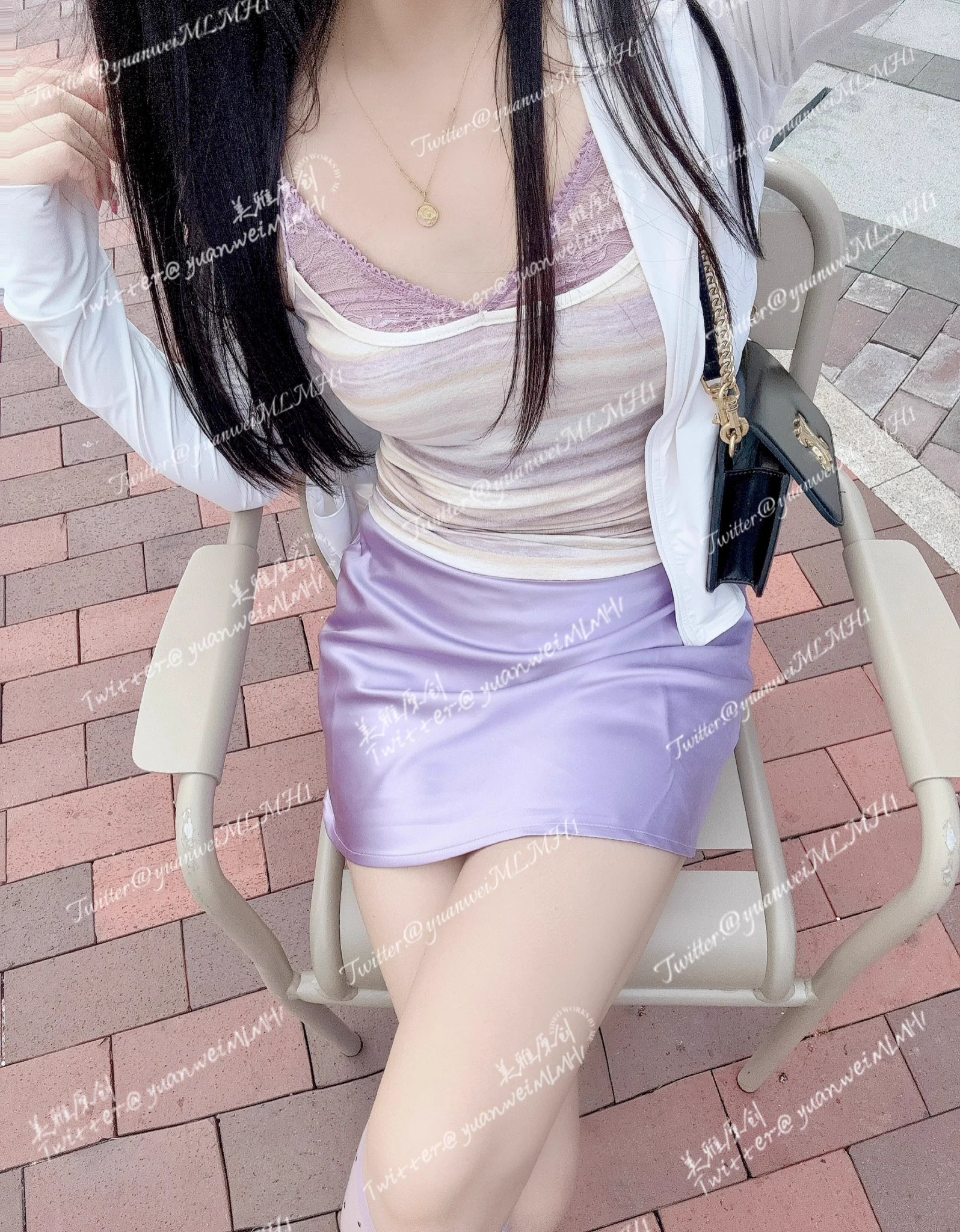 穿小腿袜配平底鞋逛了三小时街，脚底直接闷出“小水库”，找了个角落光速换袜子，主打一个舒适尴尬～ https://t.co/m2InEMMKSl