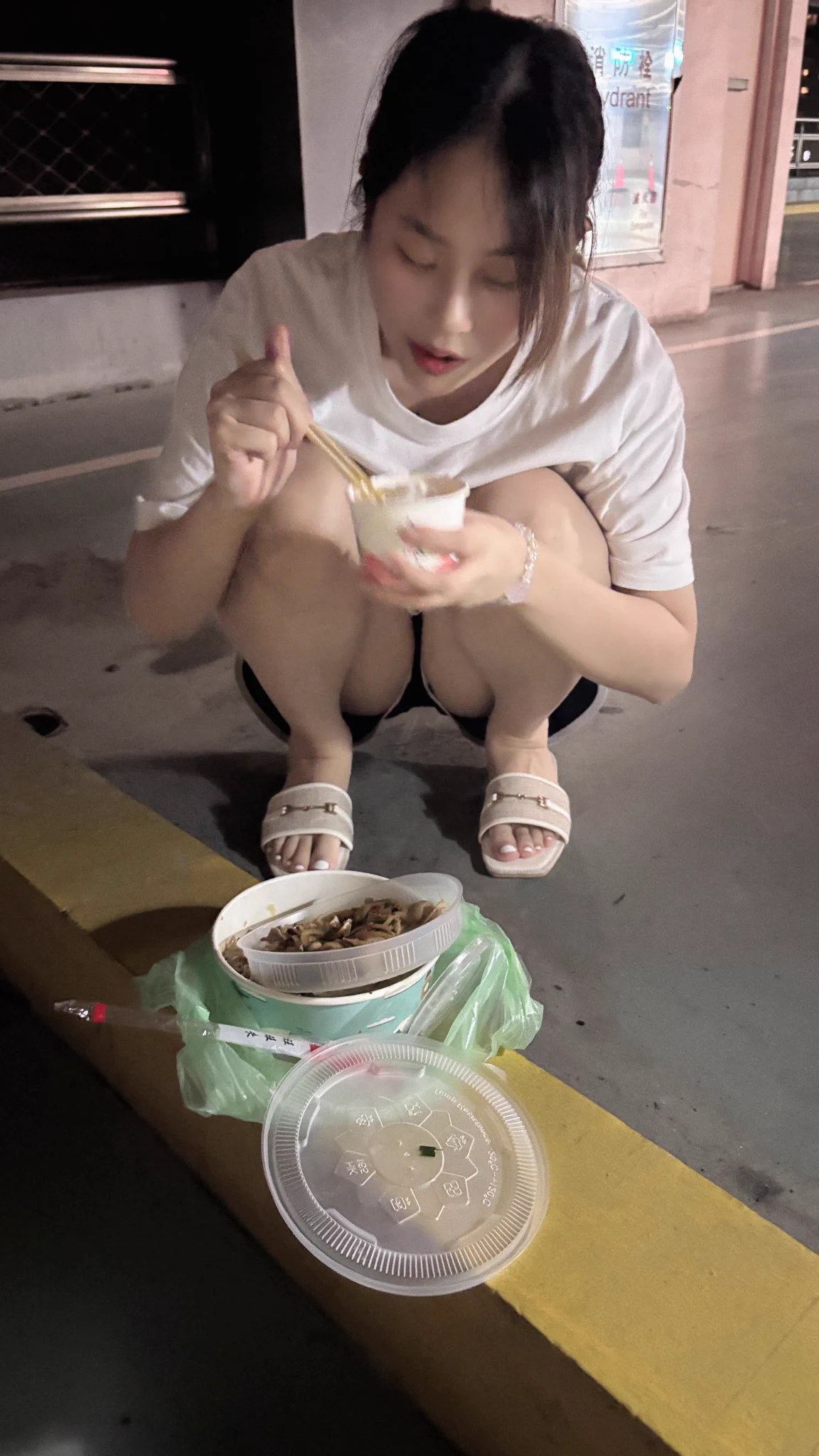 半夜蹲在停車場吃宵夜是對的ㄇ🤣 https://t.co/cuFcv7TvsB