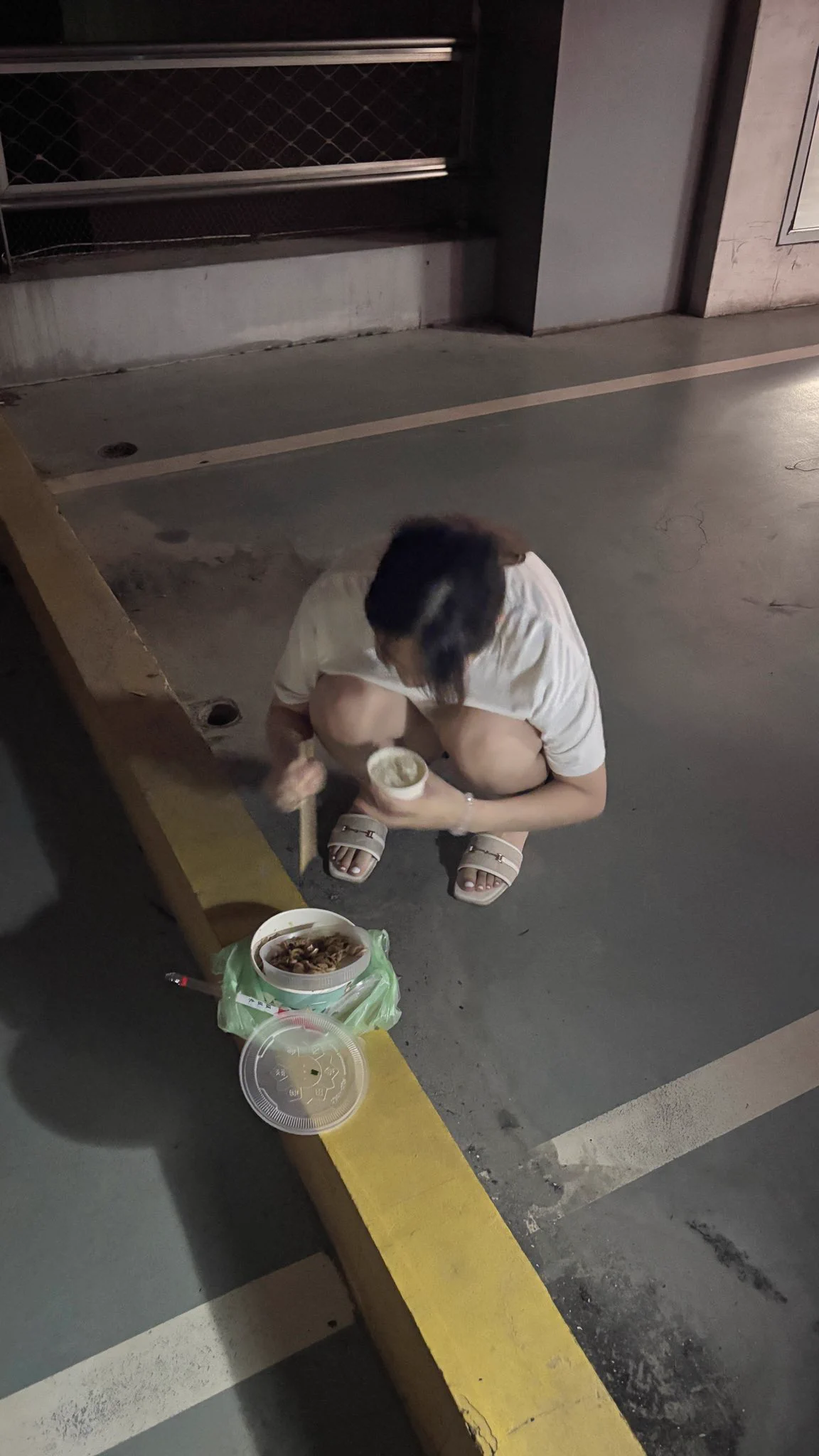 半夜蹲在停車場吃宵夜是對的ㄇ🤣 https://t.co/cuFcv7TvsB