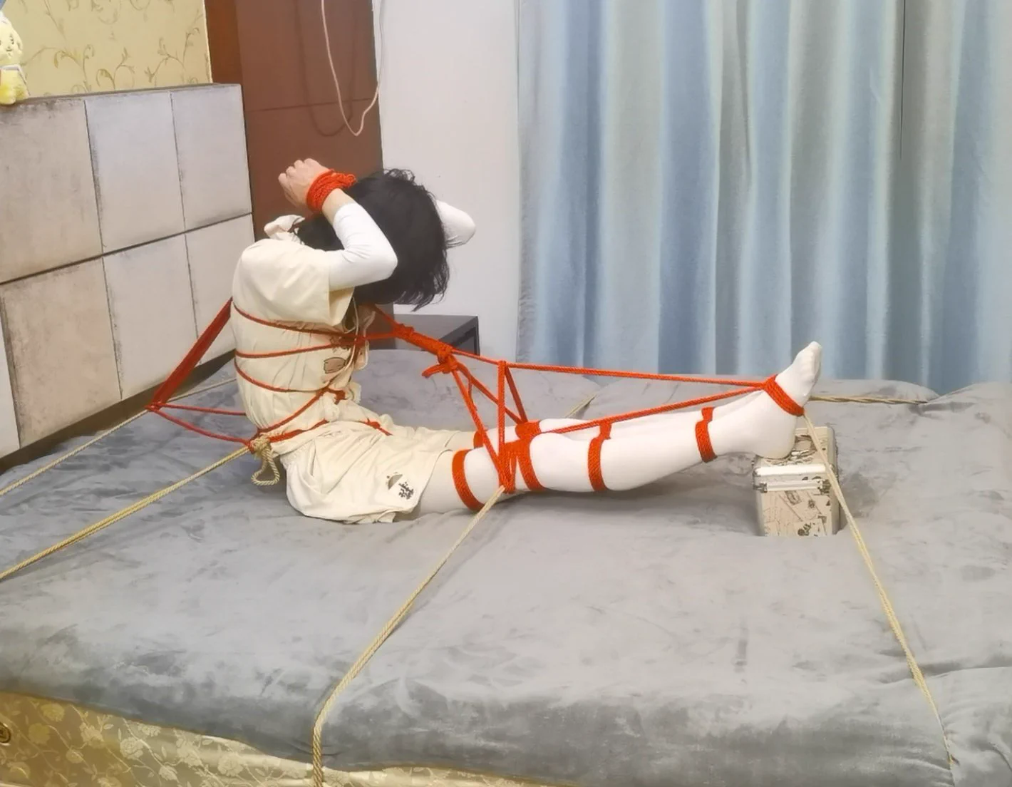 绑两个能在床上固定的姿势，就是有点累，适合惩罚用～～ #自缚 #selfbondage https://t.co/mjoGYPU99l