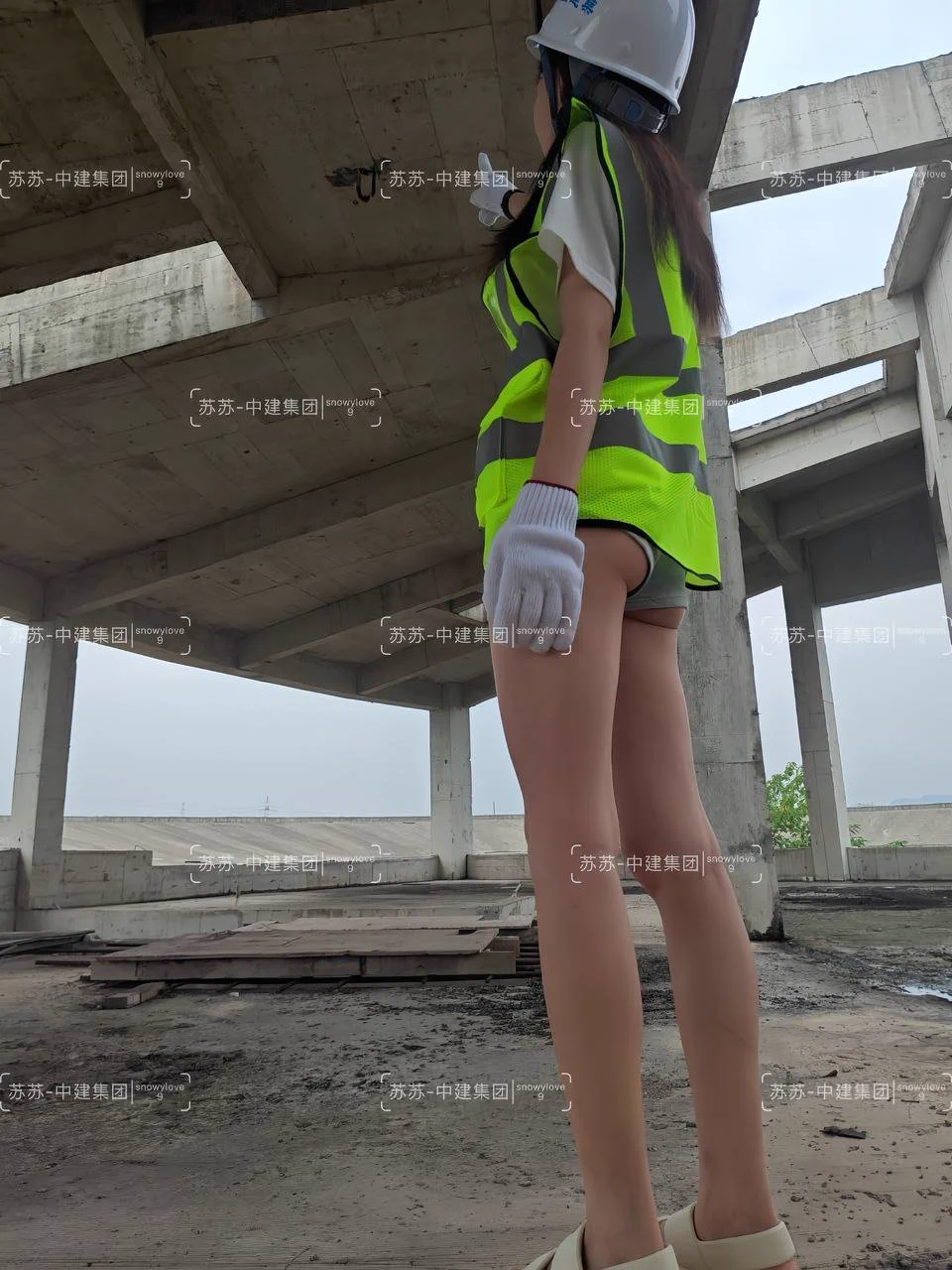 被臭民工盯着看，我不就是腿长了点，穿了个牛仔短裤！！！！

一双双眼睛好像把我轮奸了一样！😋😋😋

他们根本不知道，我是故意的！！！ https://t.co/MpPdGtG77U