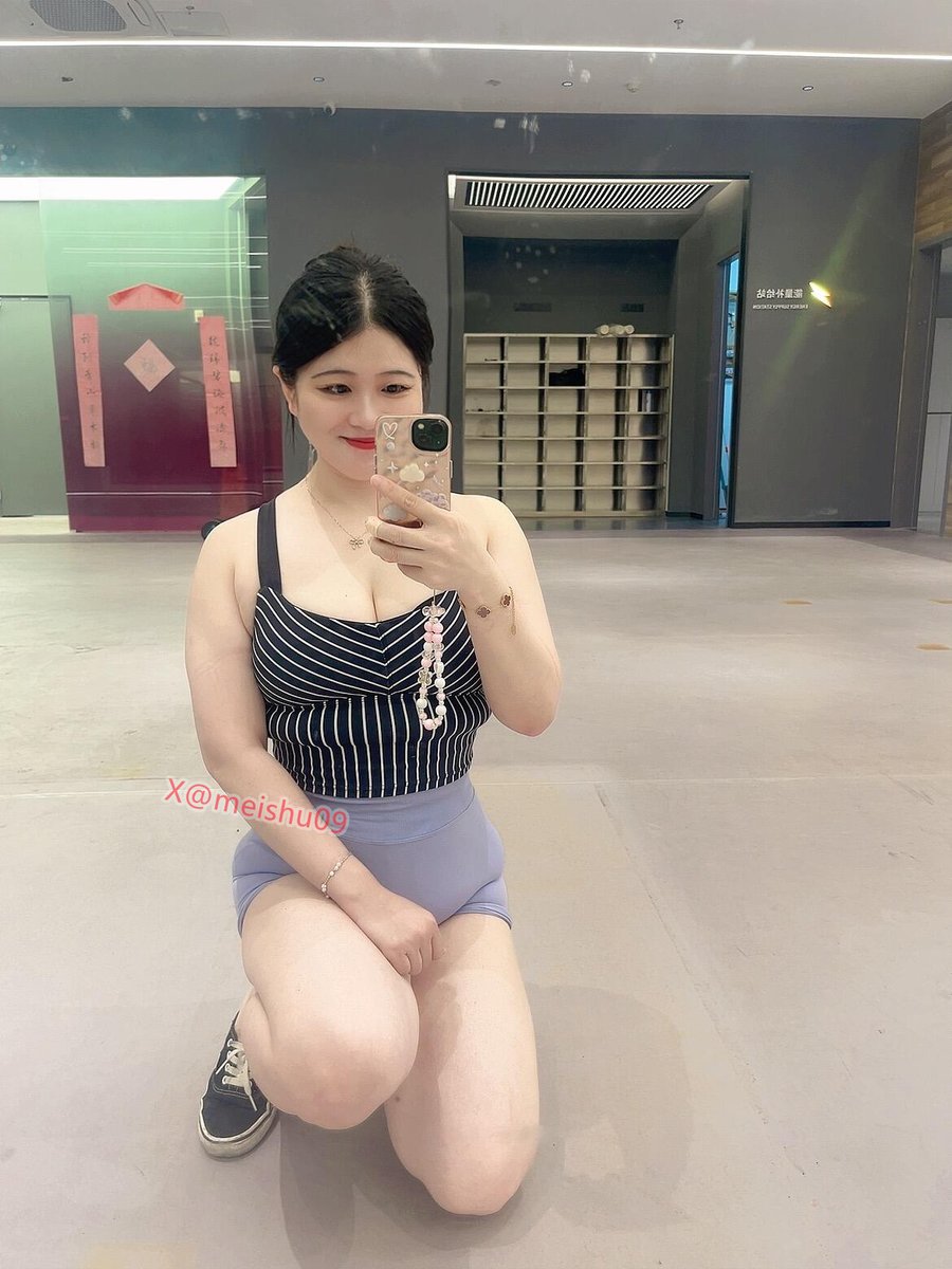 明知不能爱，却偏偏深爱，明知没未来，心收不回来，明知该放下，却又舍不得，进一步没资格，退一步又舍不得 https://t.co/JLp8OYJi6U