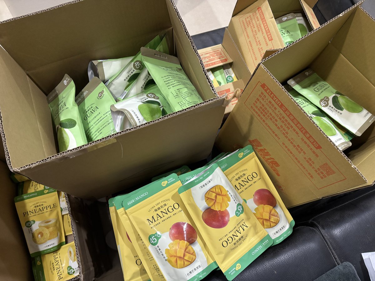 雖然沒賺錢
但我發現我很喜歡包貨😻
各位訂購凍乾的寶寶們我在打包準備出貨了！
下禮拜應該？
可以收到吧哈哈哈哈 https://t.co/9qPzFuwMz4