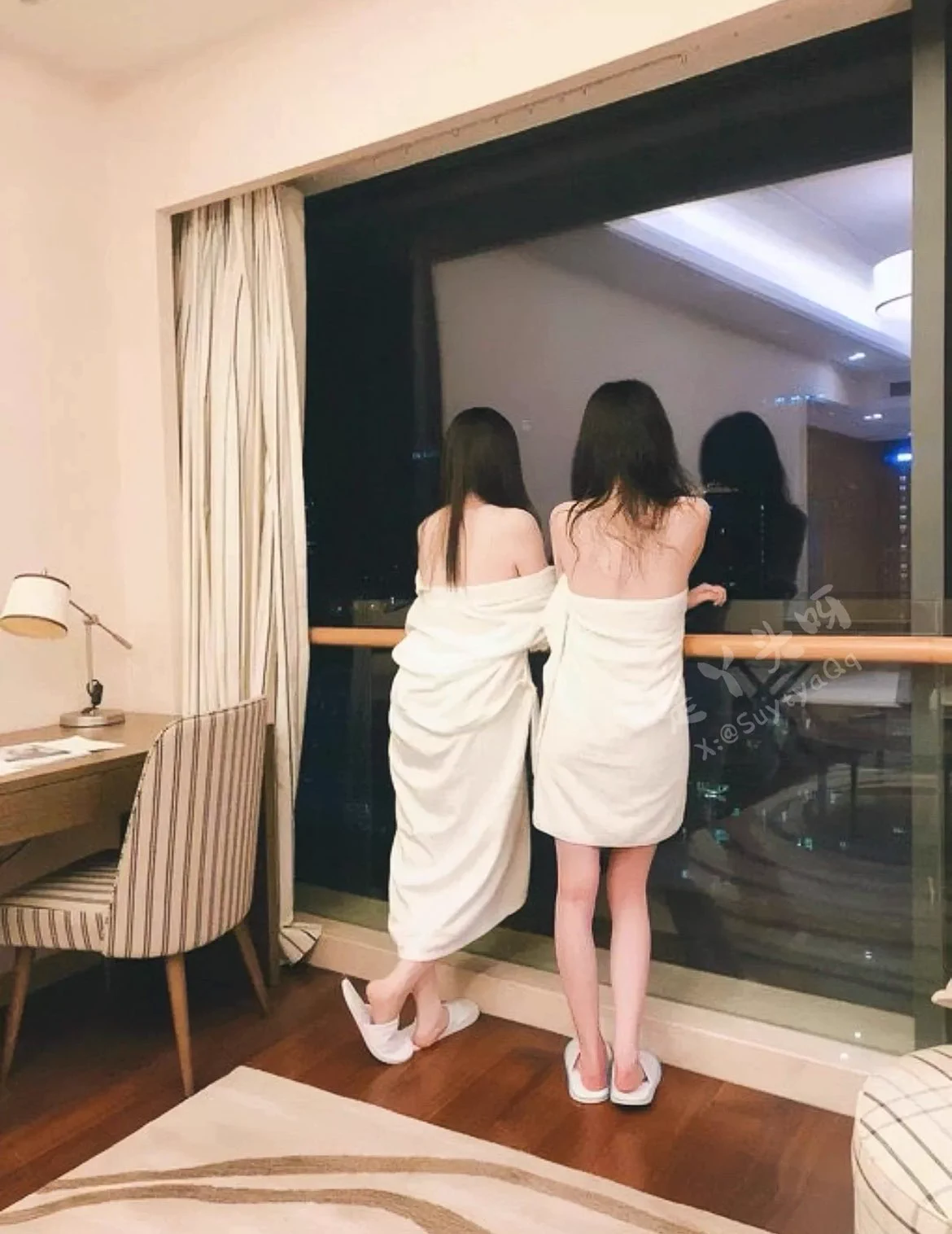 闺蜜双飞 @XiaoyiyaOo  长这么大还是第一次跟女生互舔，更多刺激的活动视频点赞留言，我私信发📸 https://t.co/vZAQyxxD2t