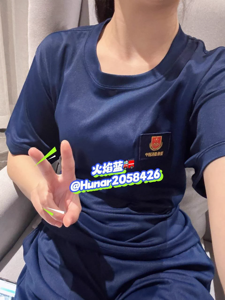 今天兵哥哥回部队了，不过昨天的疯狂还让我不能一下适应回归正常生活唉~

走之前我们俩特意拍了照片，虽然我俩该做的都做过了，但被他这么抱着，还M腿被分开还是有一点羞涩的，拍照的时候可给他兴奋坏了，差点没把持住又来一次~

既然兵哥哥不能陪我了，还有粉丝宝宝们的呵护，喜欢焰蓝的私信我哦~ https://t.co/BvfaLPAf35