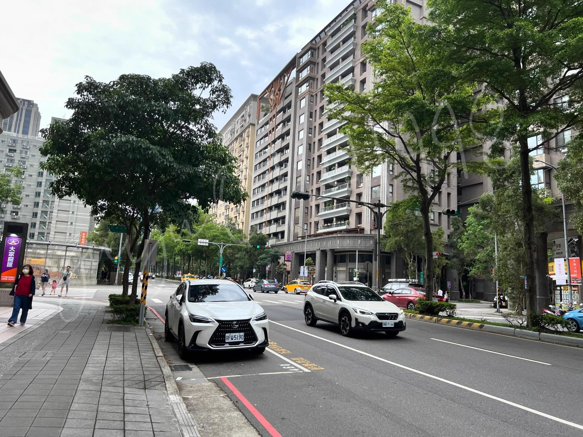 今天終於有點涼風了～

這種天氣好舒服 

希望晚點不要下雨ಥ_ಥ https://t.co/t01LfdfLyB